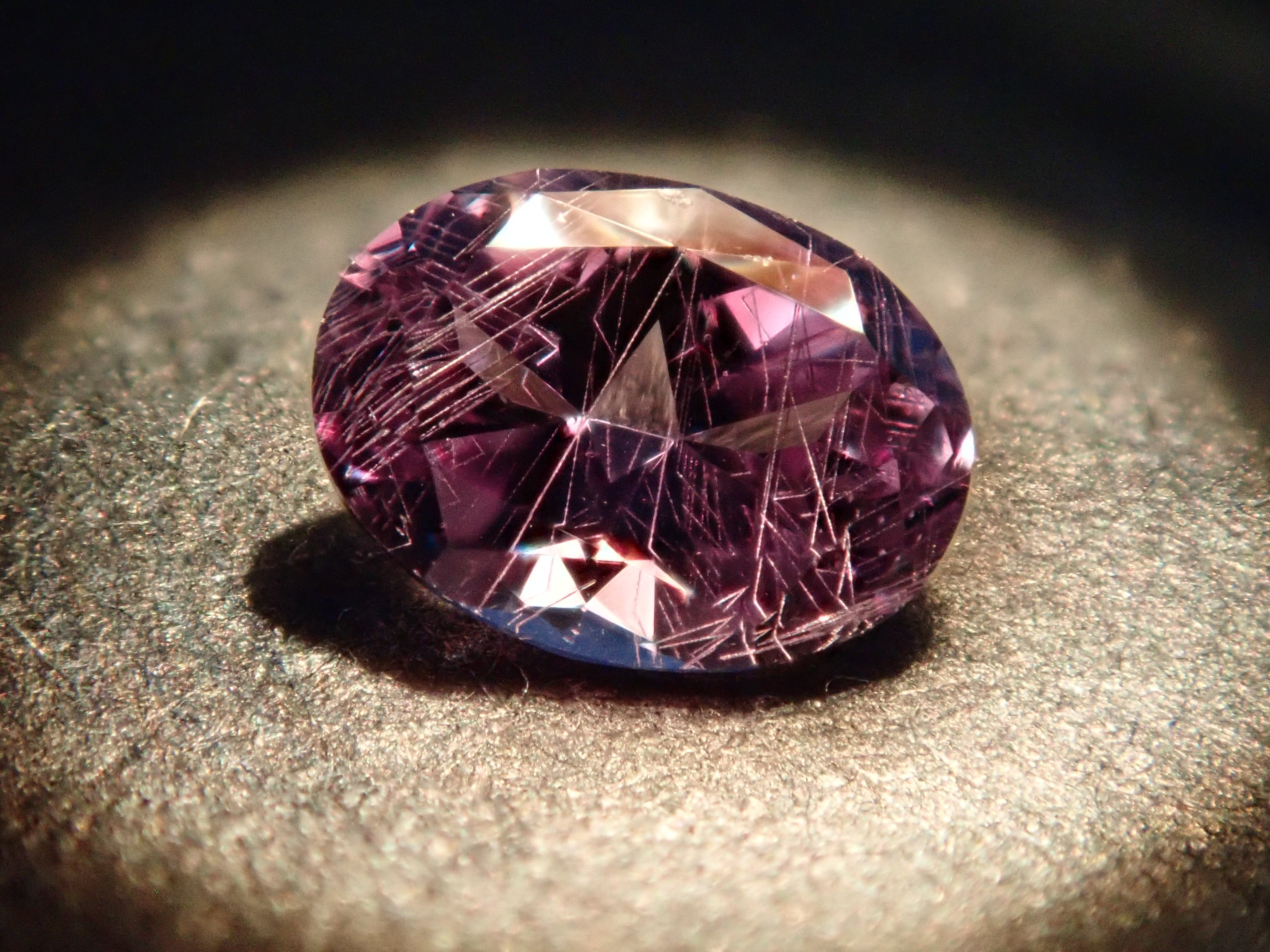 【1/1 22時販売】マダガスカル産ベキリーブルーガーネット(カラーチェンジガーネット) 0.221ctルース