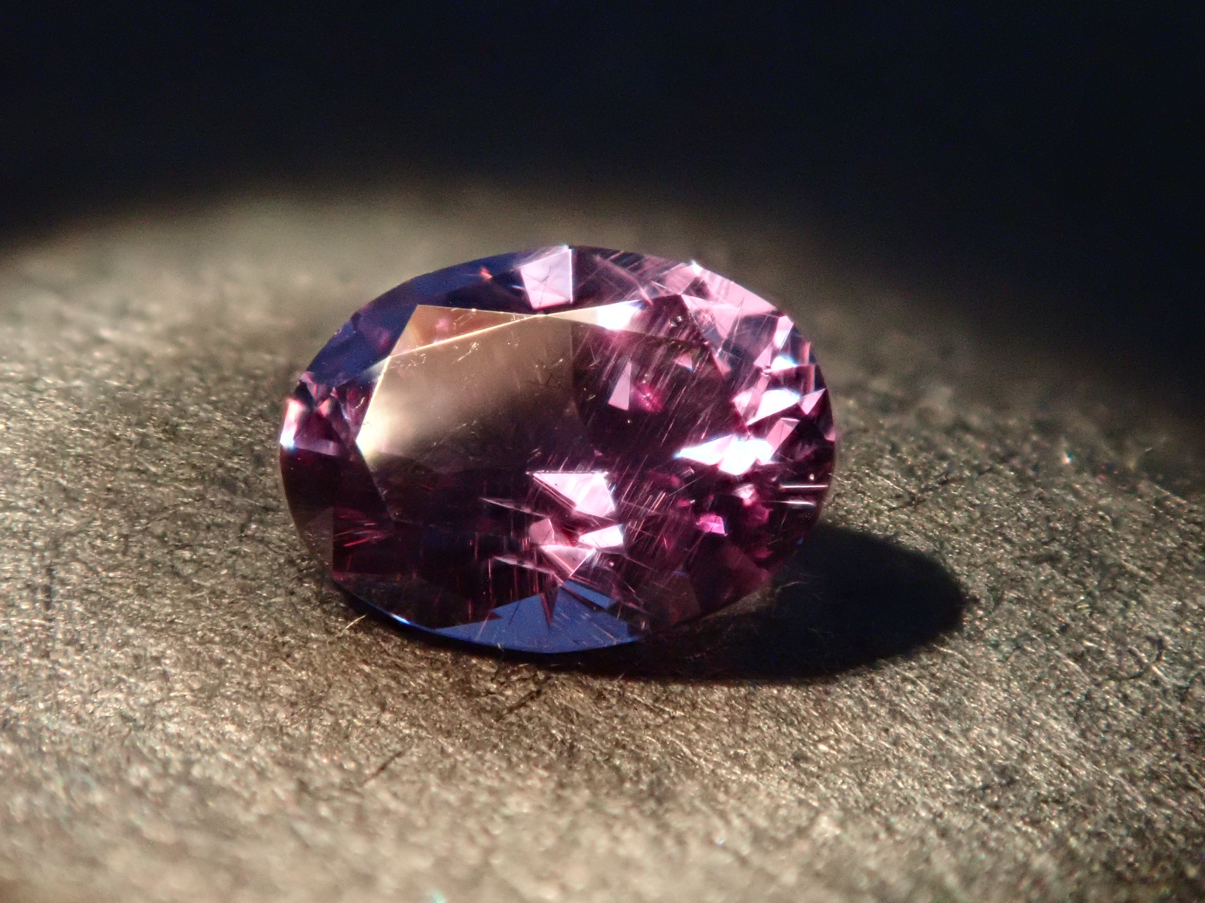 【1/1 22時販売】マダガスカル産ベキリーブルーガーネット(カラーチェンジガーネット) 0.183ctルース