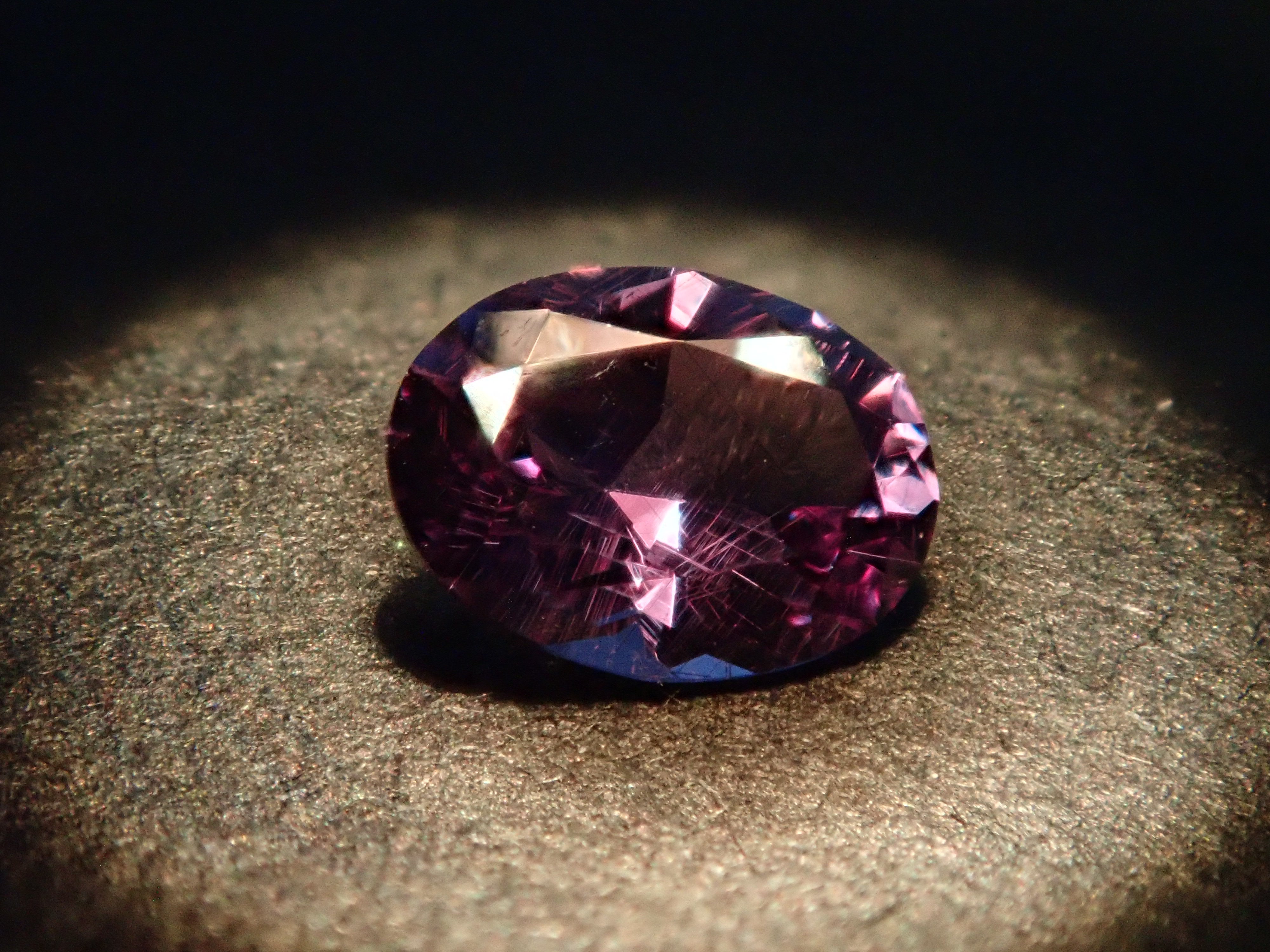 【1/1 22時販売】マダガスカル産ベキリーブルーガーネット(カラーチェンジガーネット) 0.183ctルース