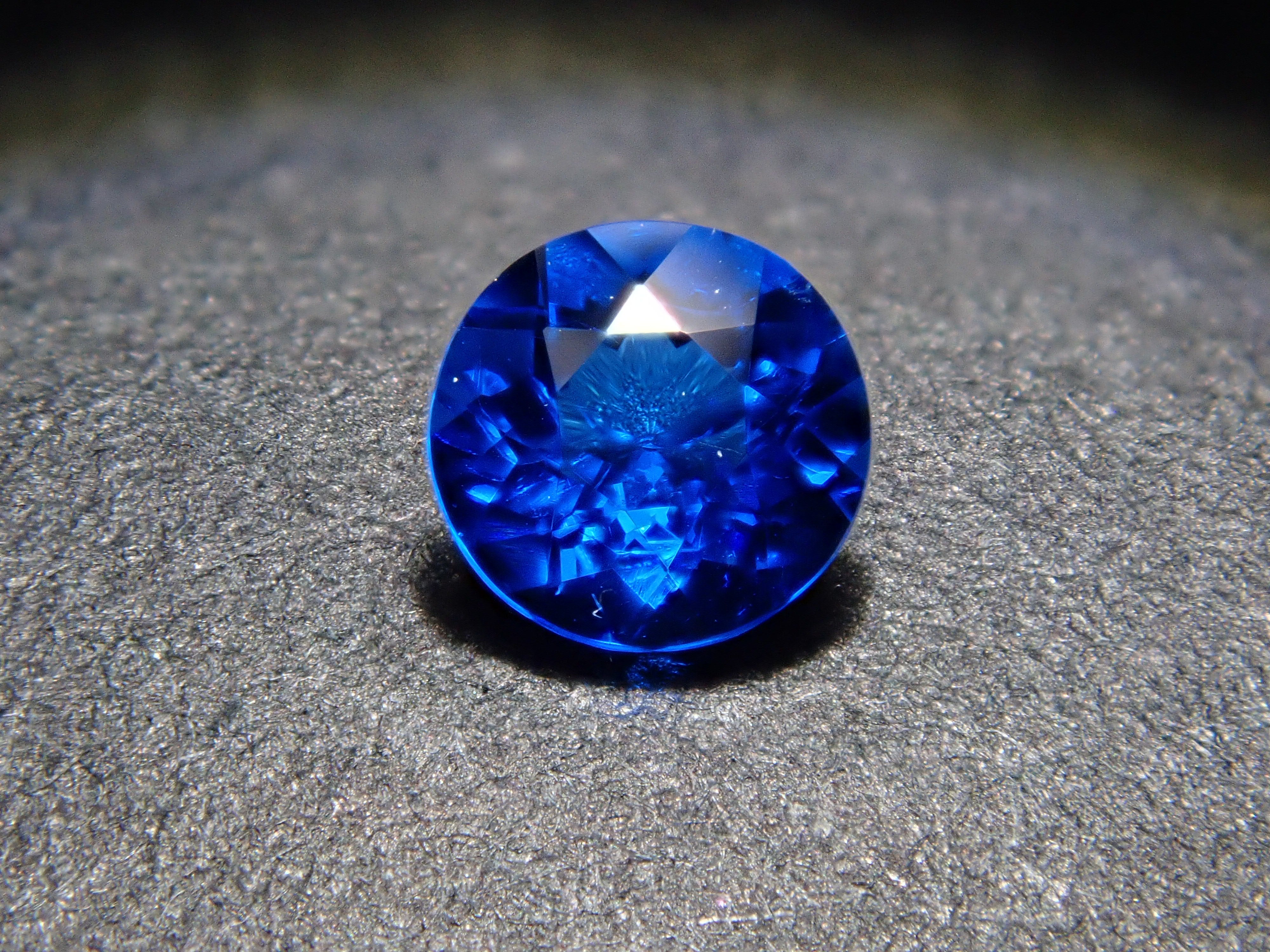 【12/30 22時販売】ドイツ産アウイナイト 3.1mm/0.100ctルース