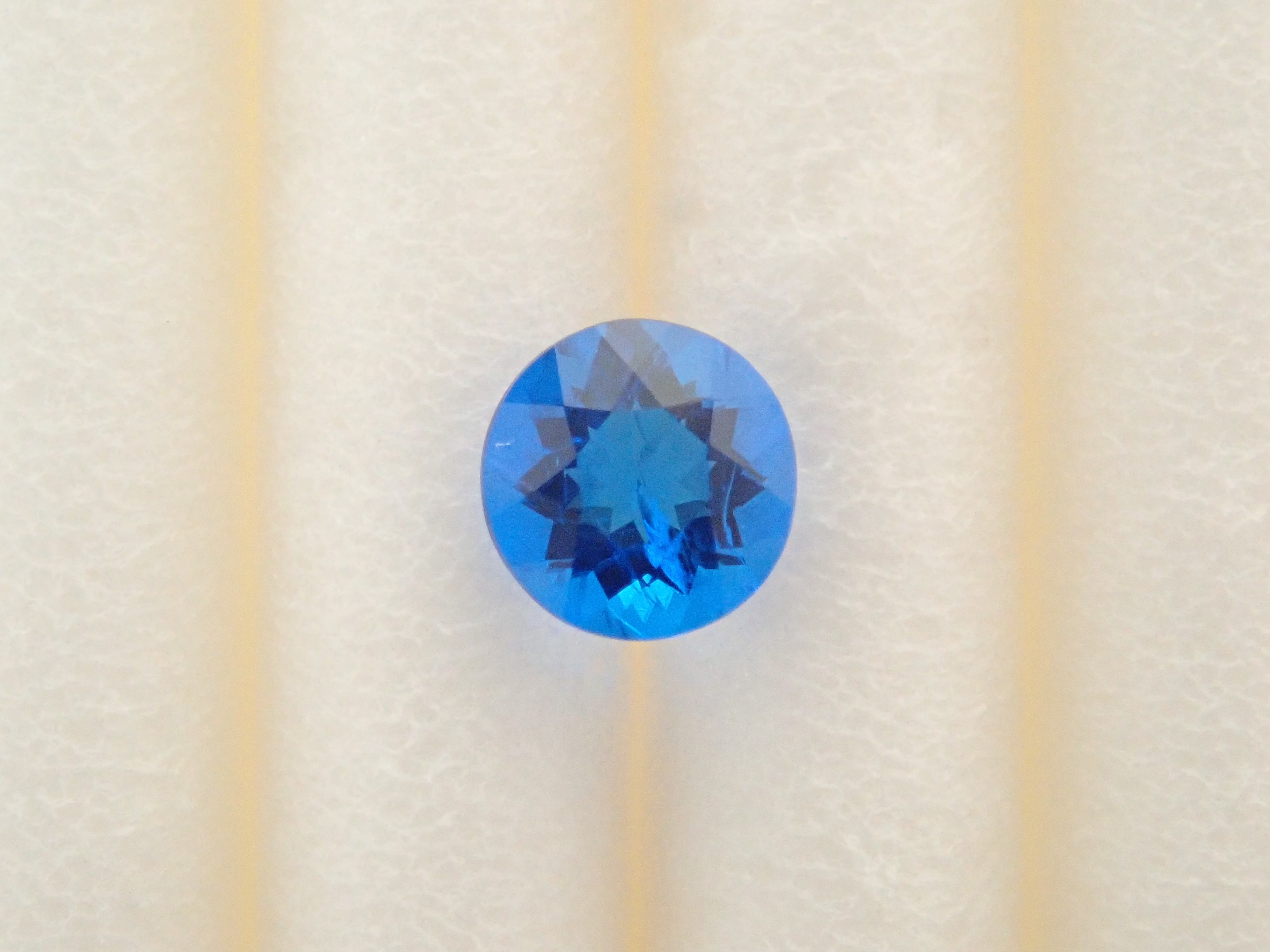 【12/30 22時販売】ドイツ産アウイナイト 3.1mm/0.100ctルース