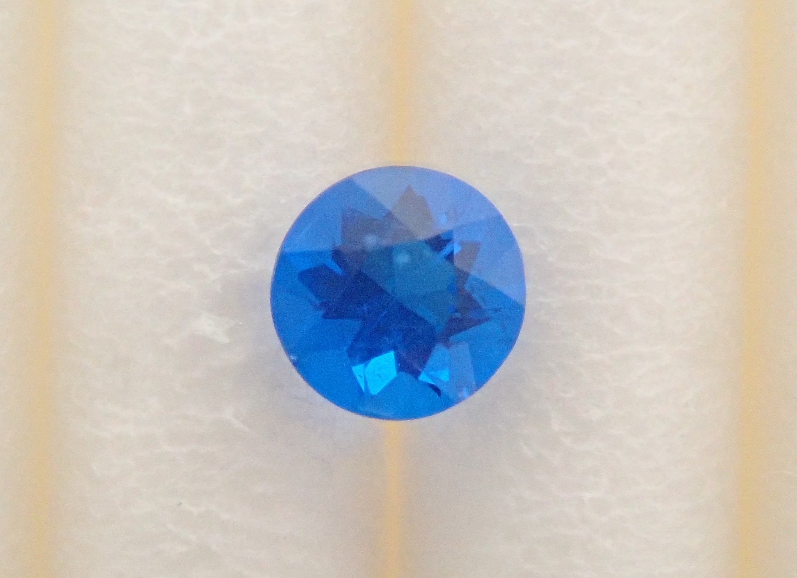 【1/9 22時販売】ドイツ産アウイナイト 2.7mm/0.076ctルース