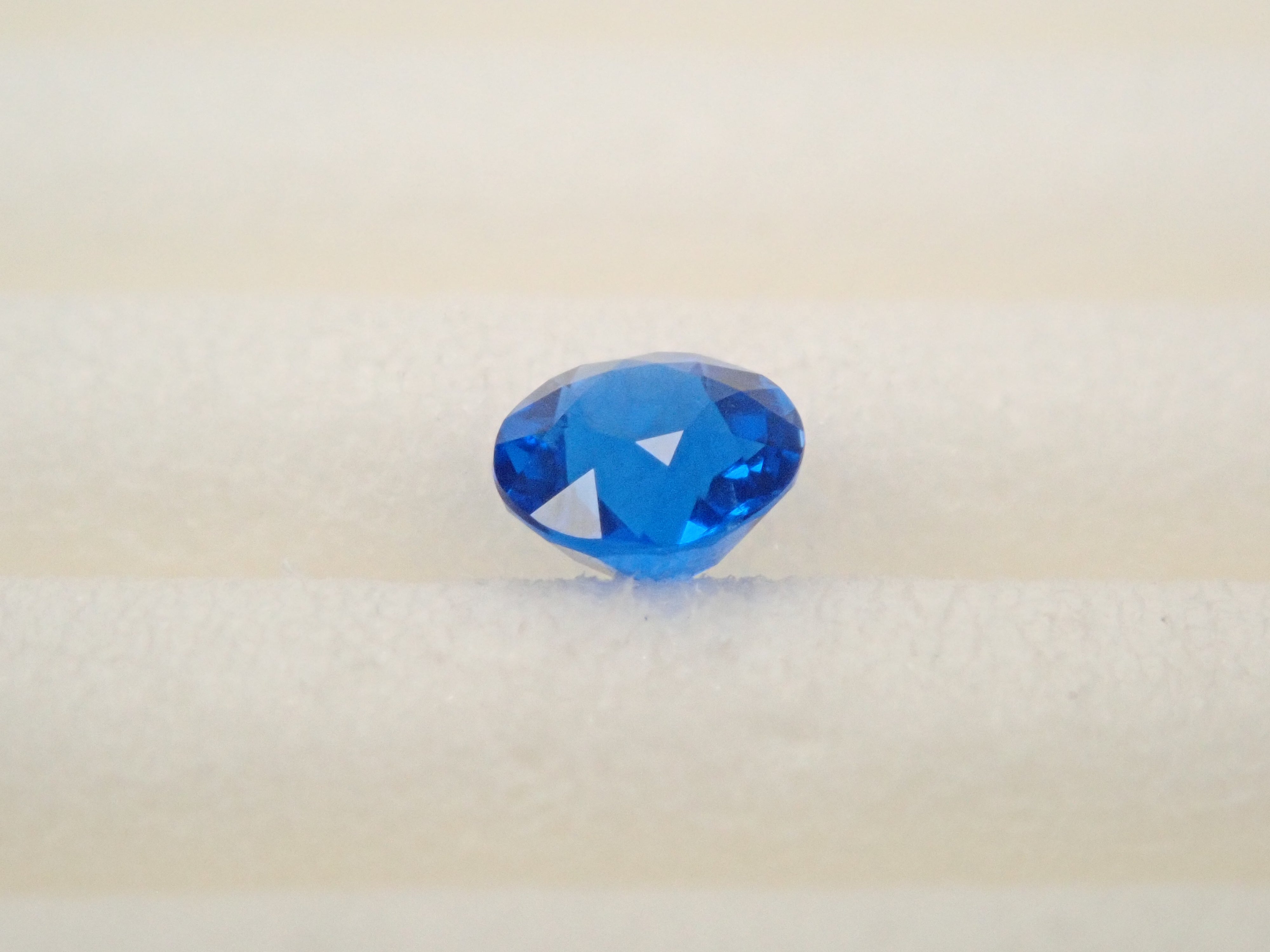 【1/9 22時販売】ドイツ産アウイナイト 2.7mm/0.076ctルース