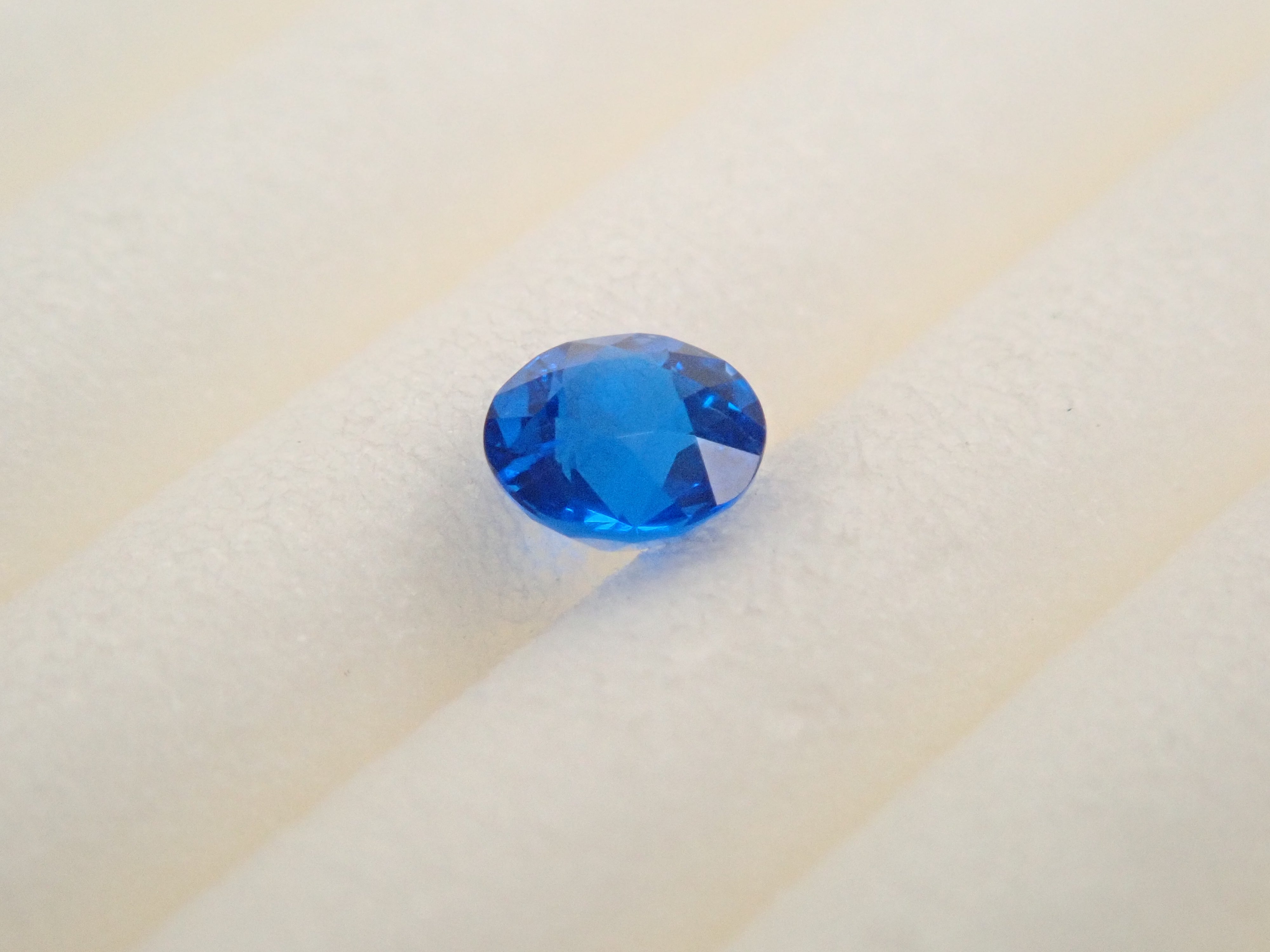 【1/9 22時販売】ドイツ産アウイナイト 2.7mm/0.076ctルース