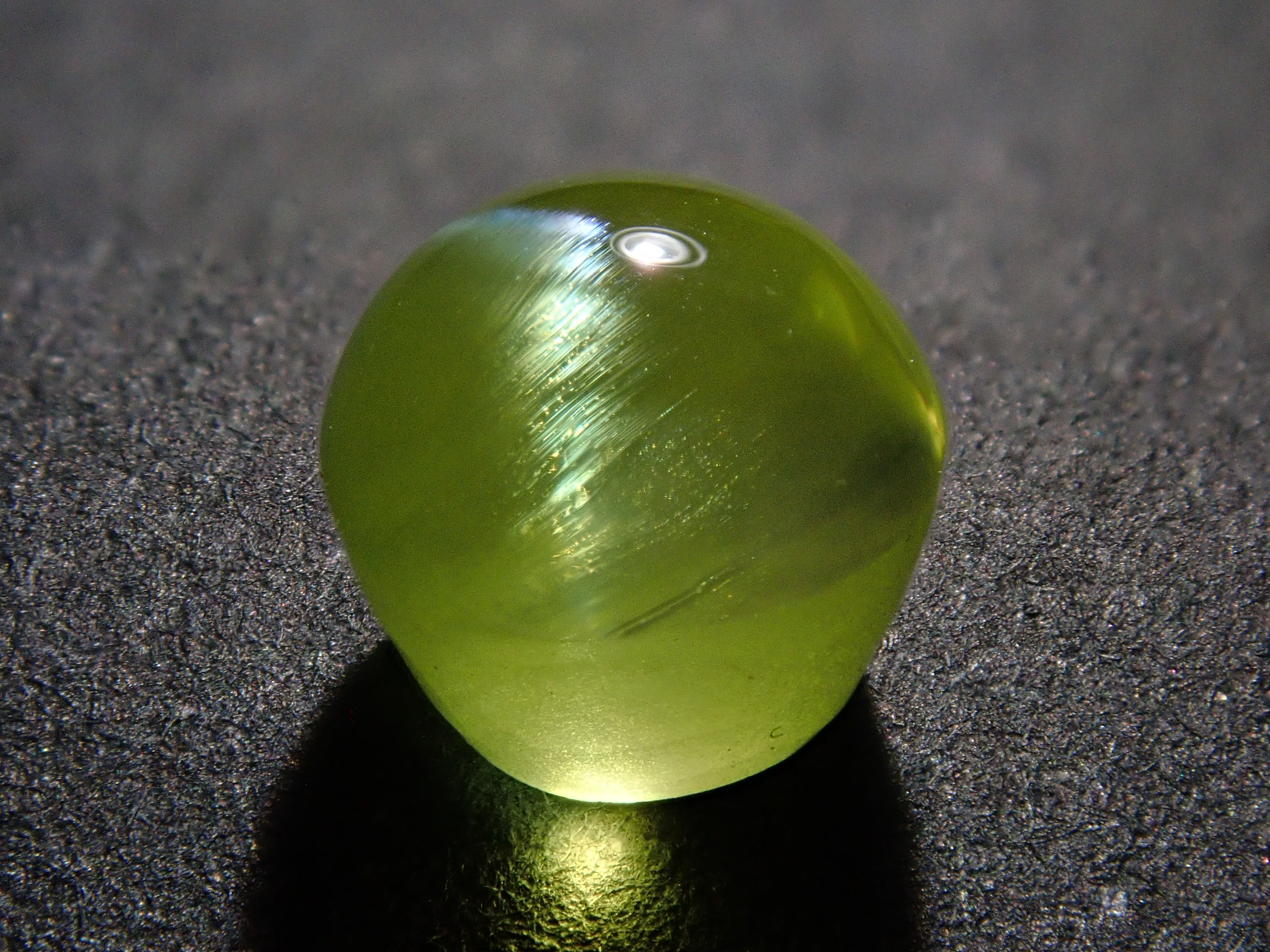 【1/1 22時販売】インド産パロットクリソベリルキャッツアイ 5.6mm/1.715ctルース