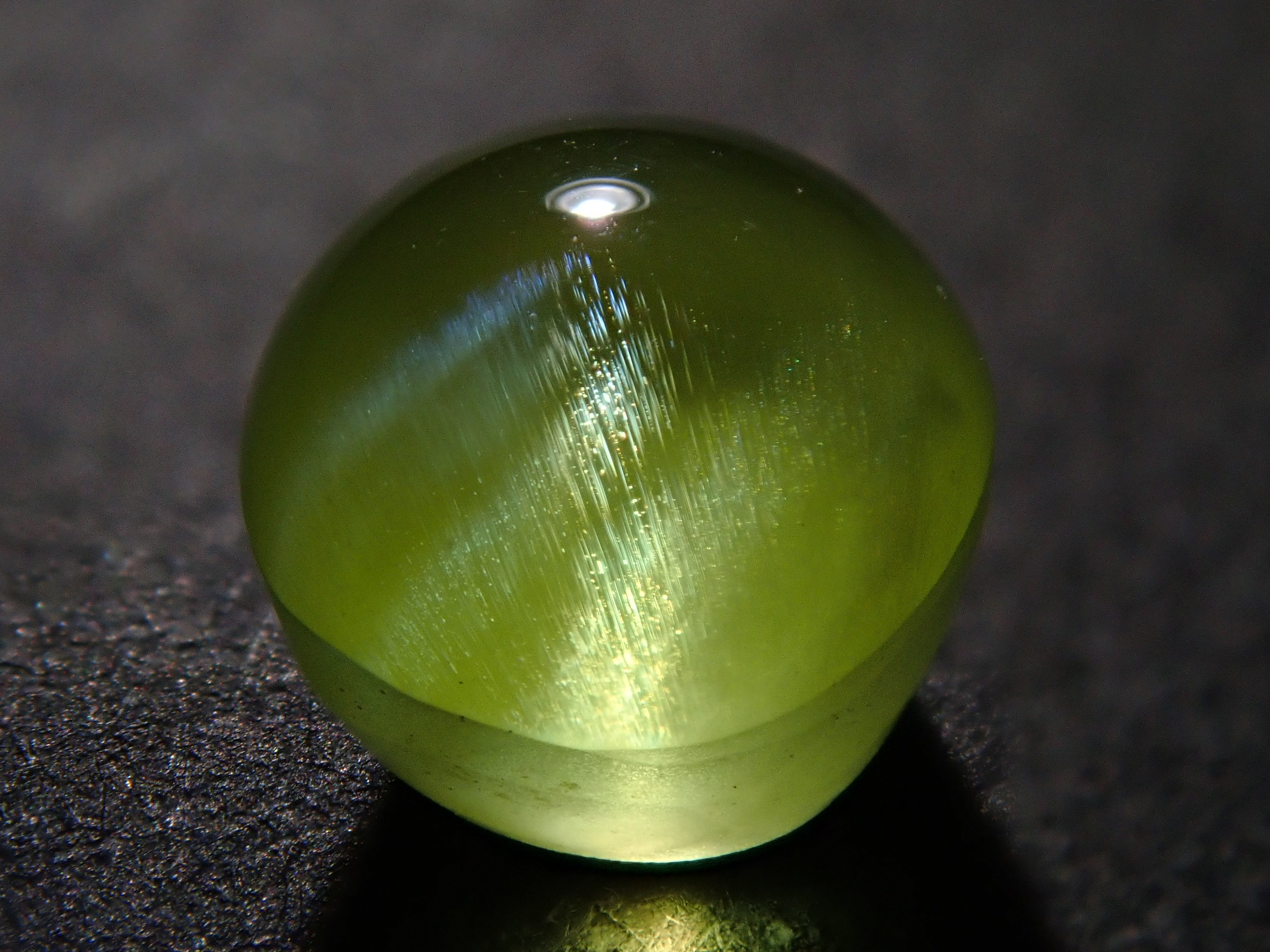 【1/1 22時販売】インド産パロットクリソベリルキャッツアイ 5.6mm/1.715ctルース