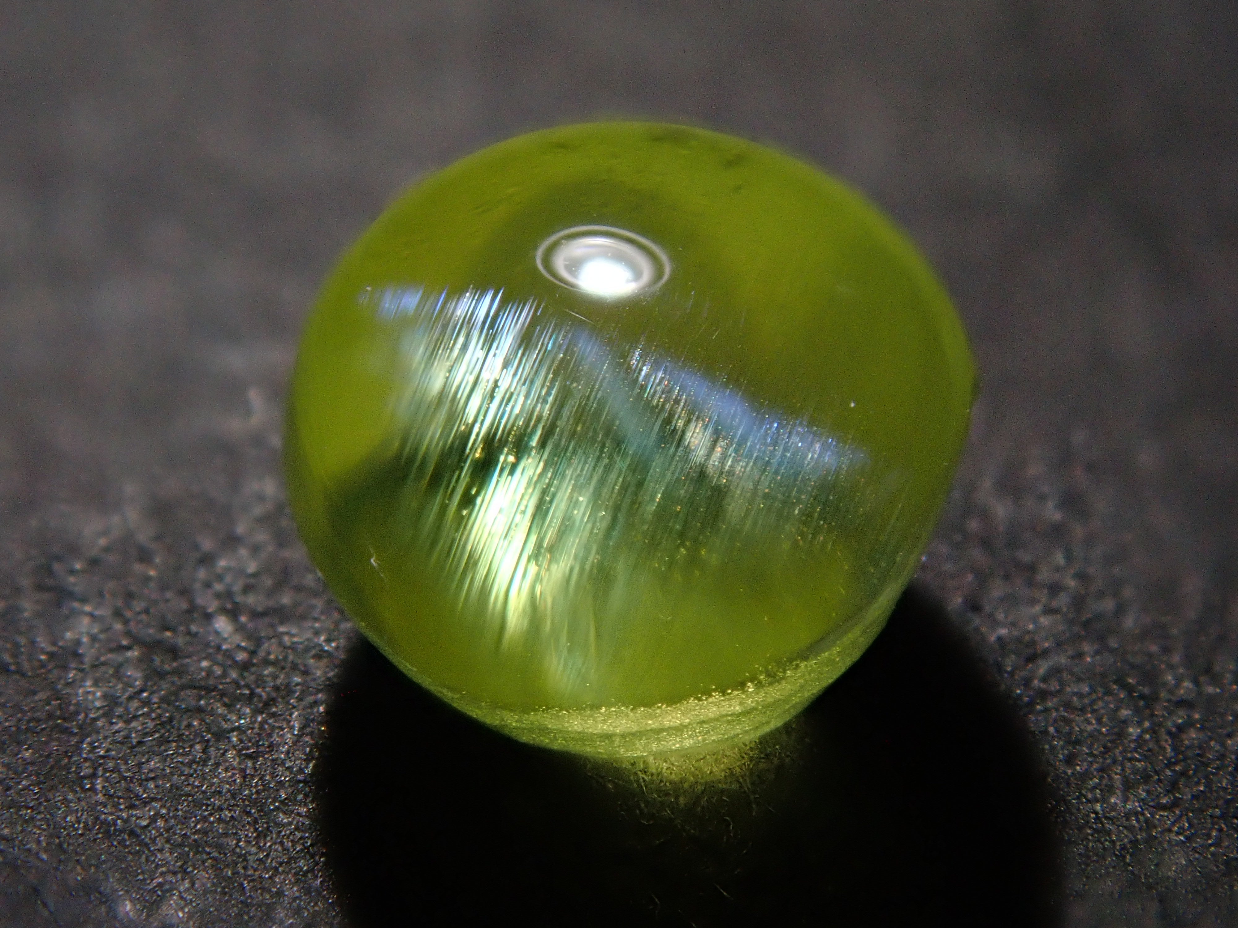 【1/9 22時販売】インド産パロットクリソベリルキャッツアイ 1.225ctルース