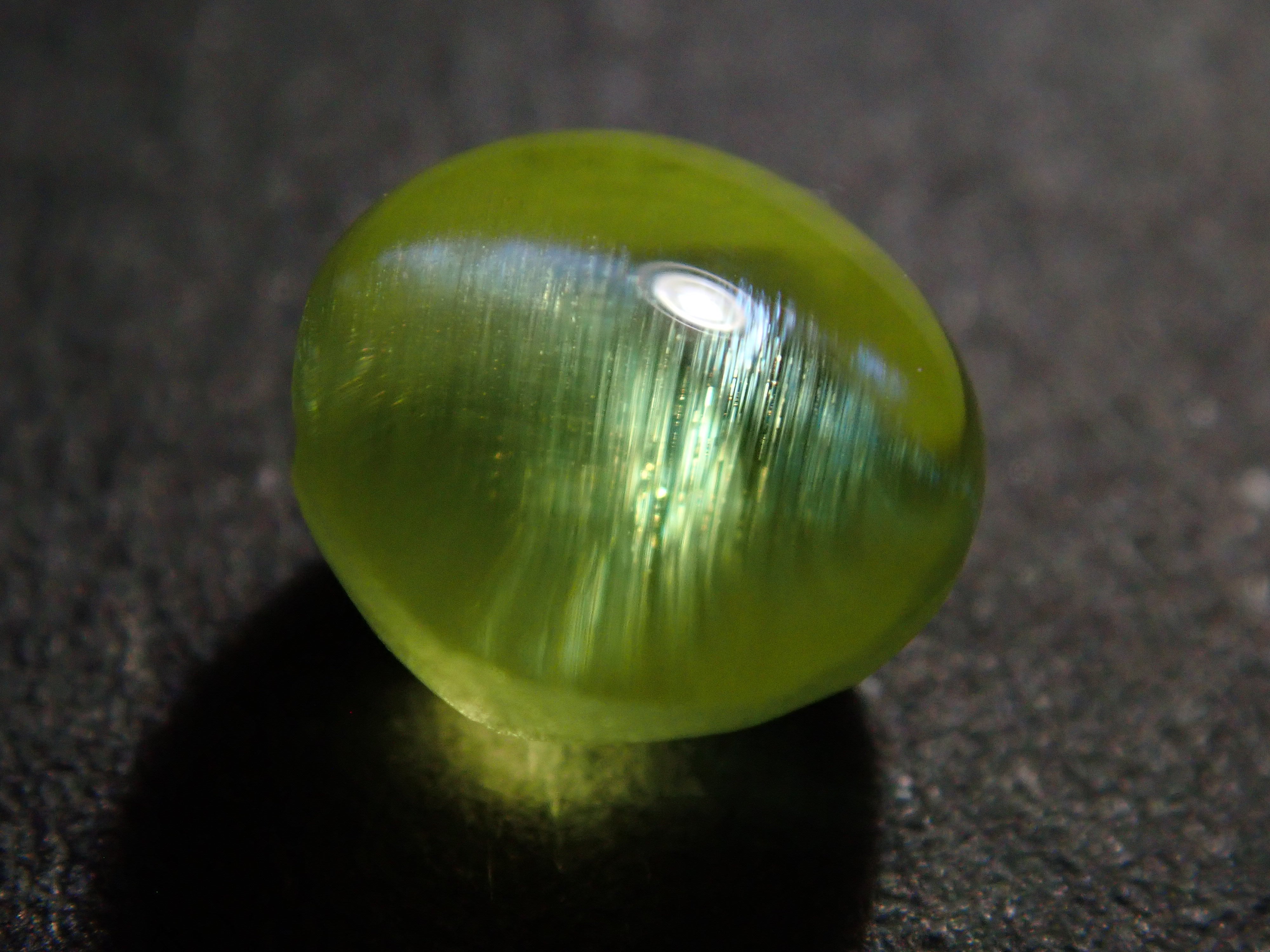 【1/9 22時販売】インド産パロットクリソベリルキャッツアイ 1.225ctルース