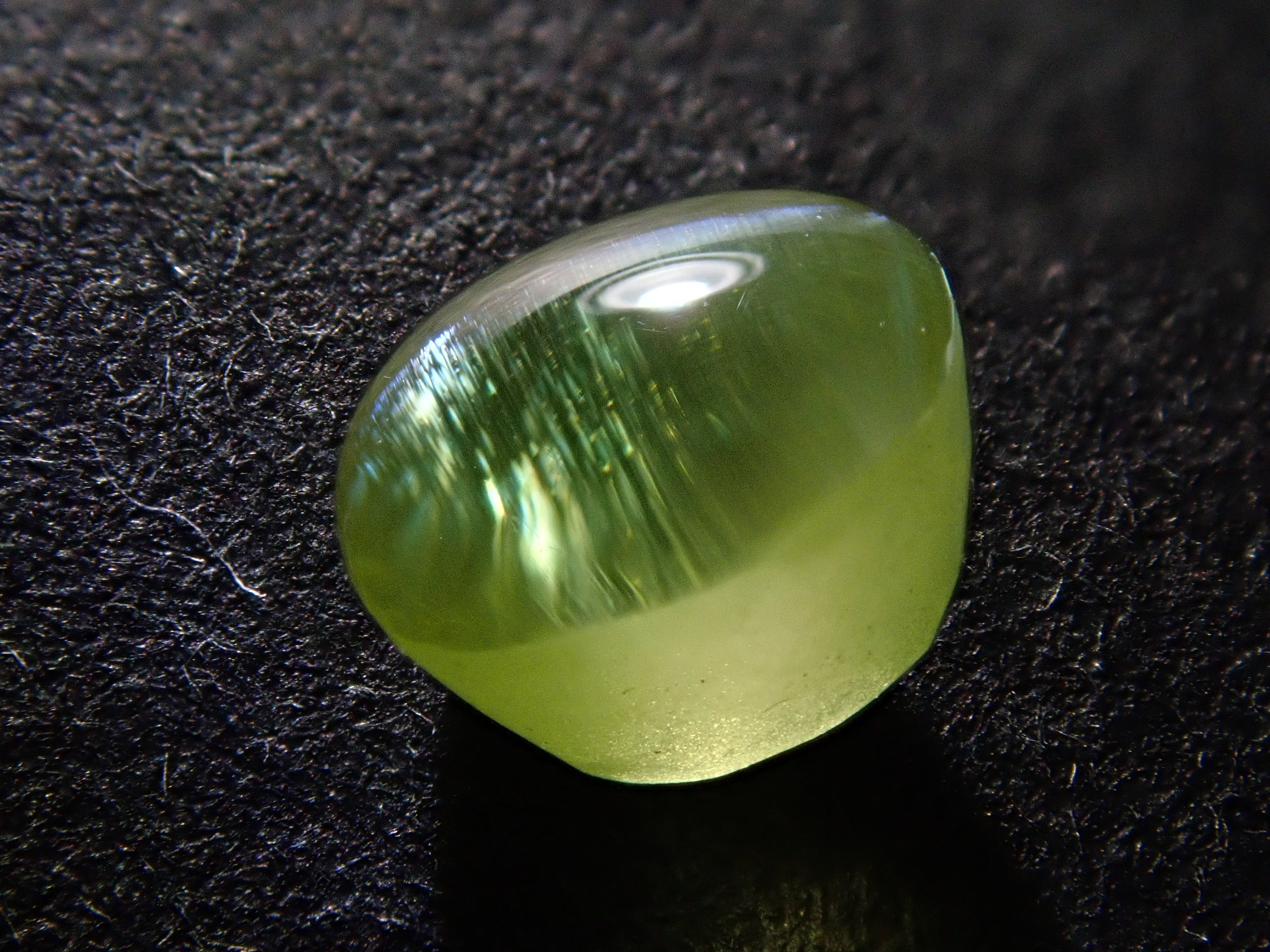 【1/9 22時販売】インド産パロットクリソベリルキャッツアイ 1.225ctルース