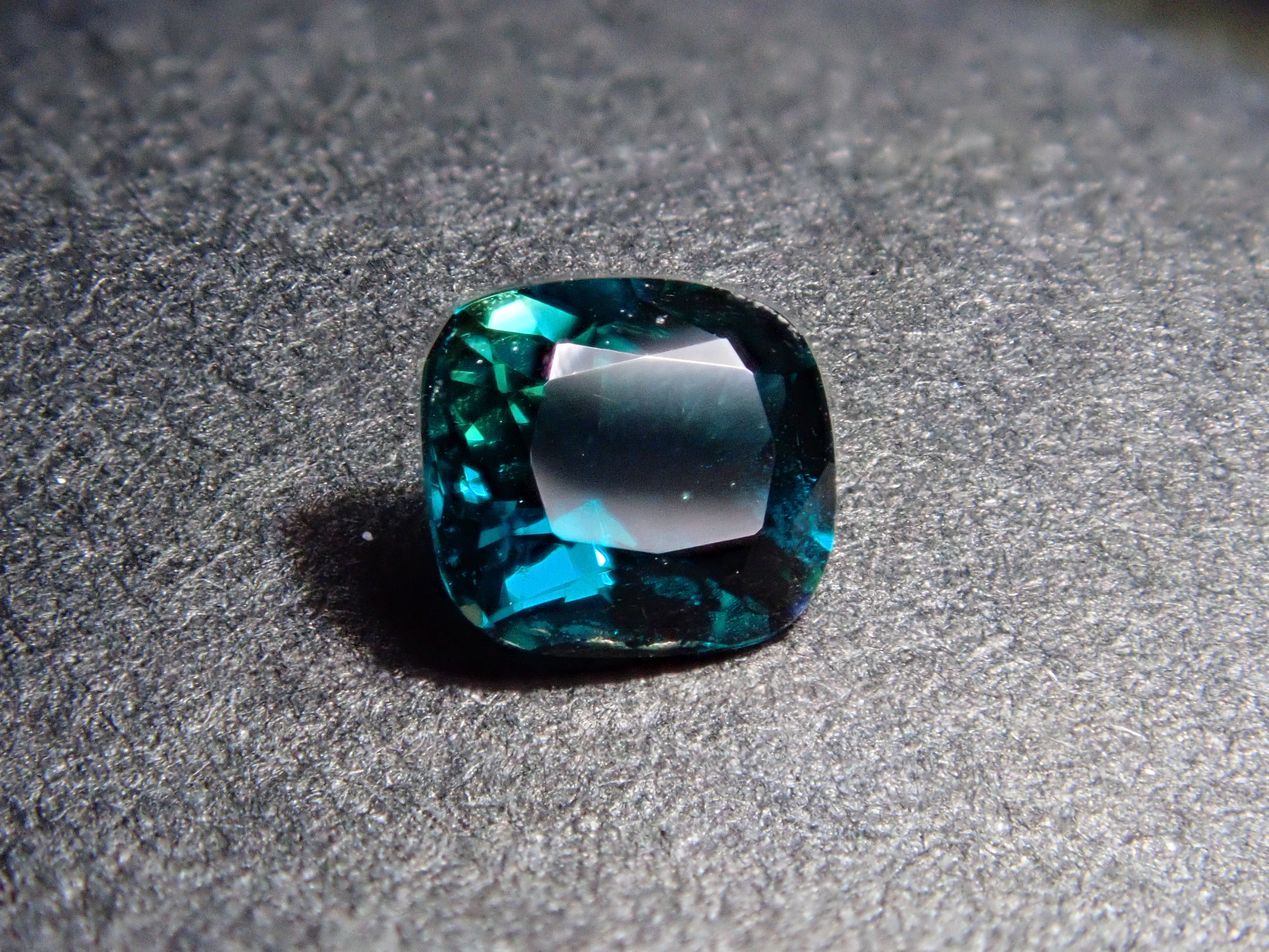 【12/29 22時販売】パキスタン産ラズライト(天藍石) 0.171ctルース