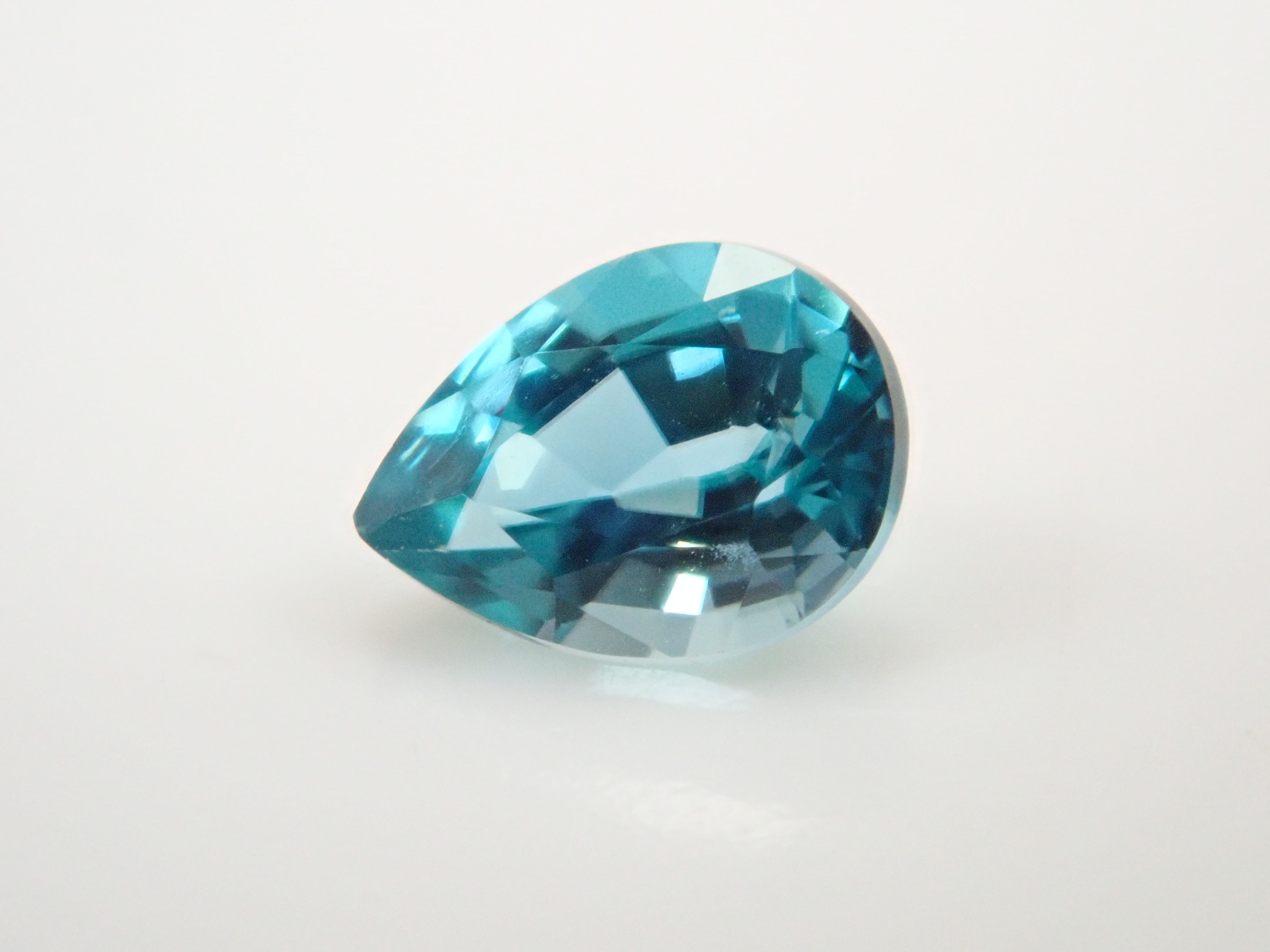 【12/29 22時販売】マダガスカル産グランディディエライト 0.167ctルース