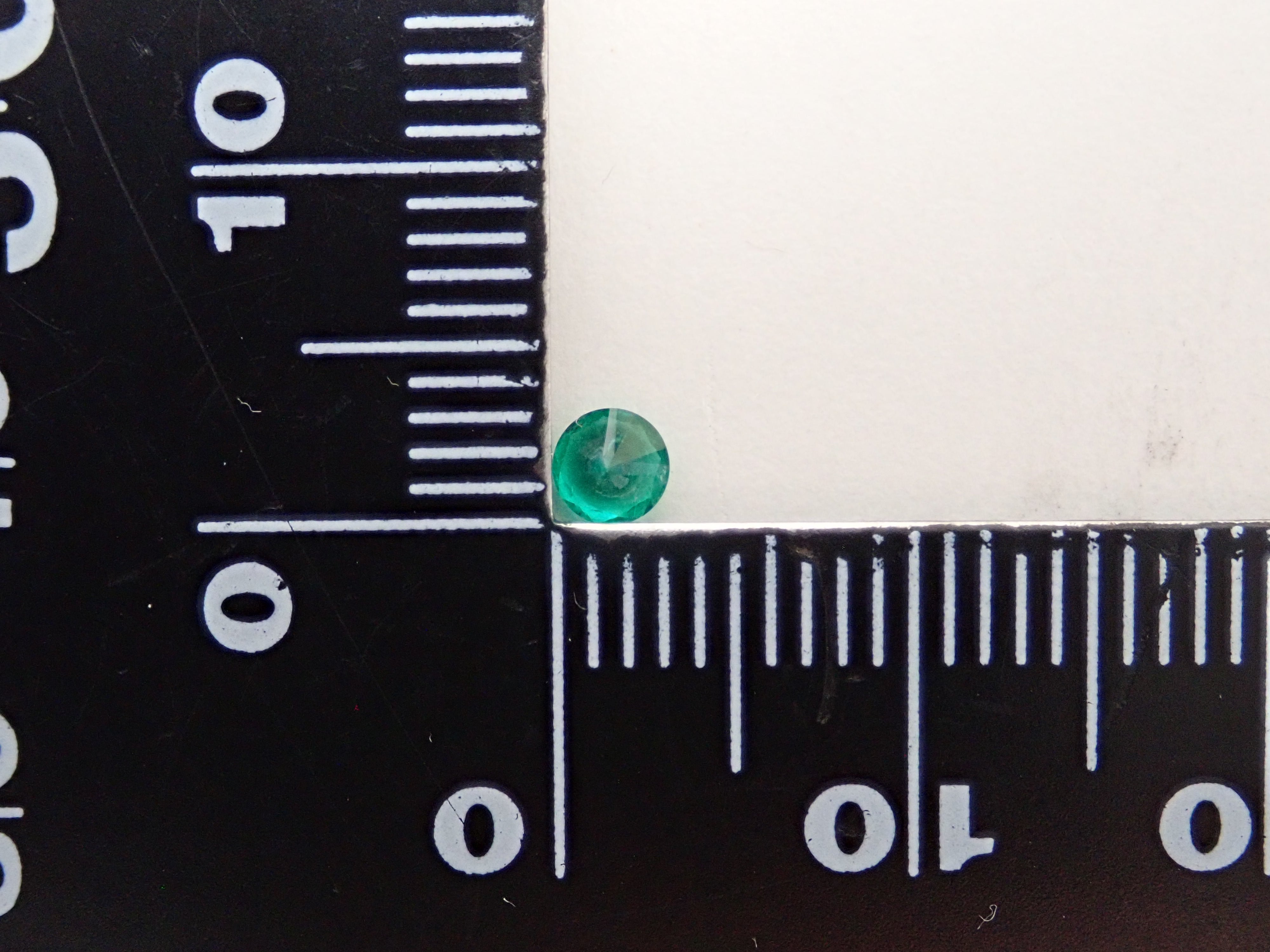 【12/29 22時販売】コロンビア産エメラルド 3.3mm/0.131ctルース