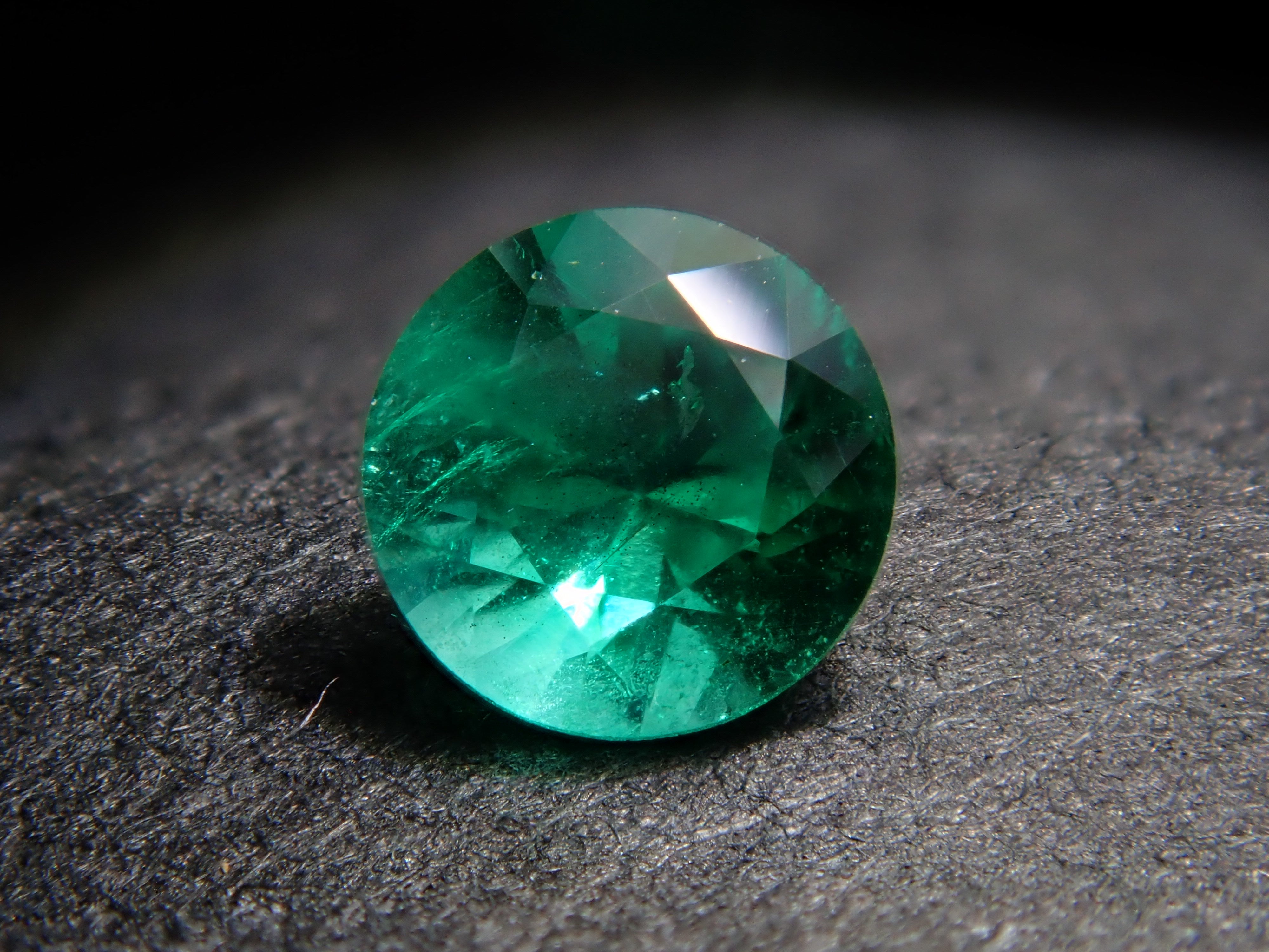 【12/29 22時販売】コロンビア産エメラルド 3.3mm/0.131ctルース