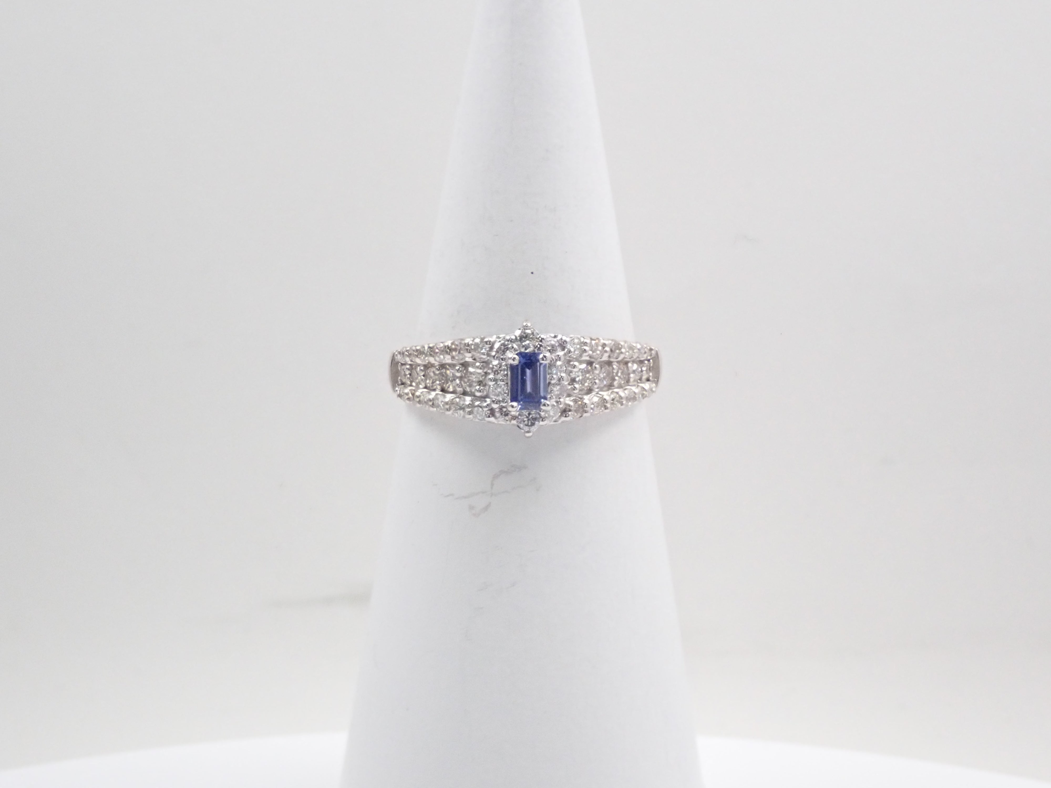 Pt900ベニトアイト0.152ct・ダイヤモンド0.58ctリング