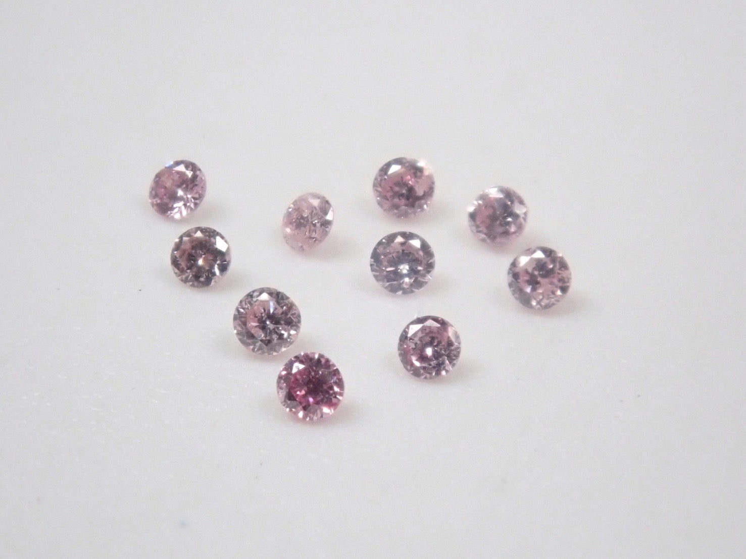 【12/19 22時販売】《限定10石》FANCYカラーやFANCY INTENSEカラーのピンクダイヤモンドメレ1石ルース(1.0mm,ラウンドカット)《複数購入割引有》
