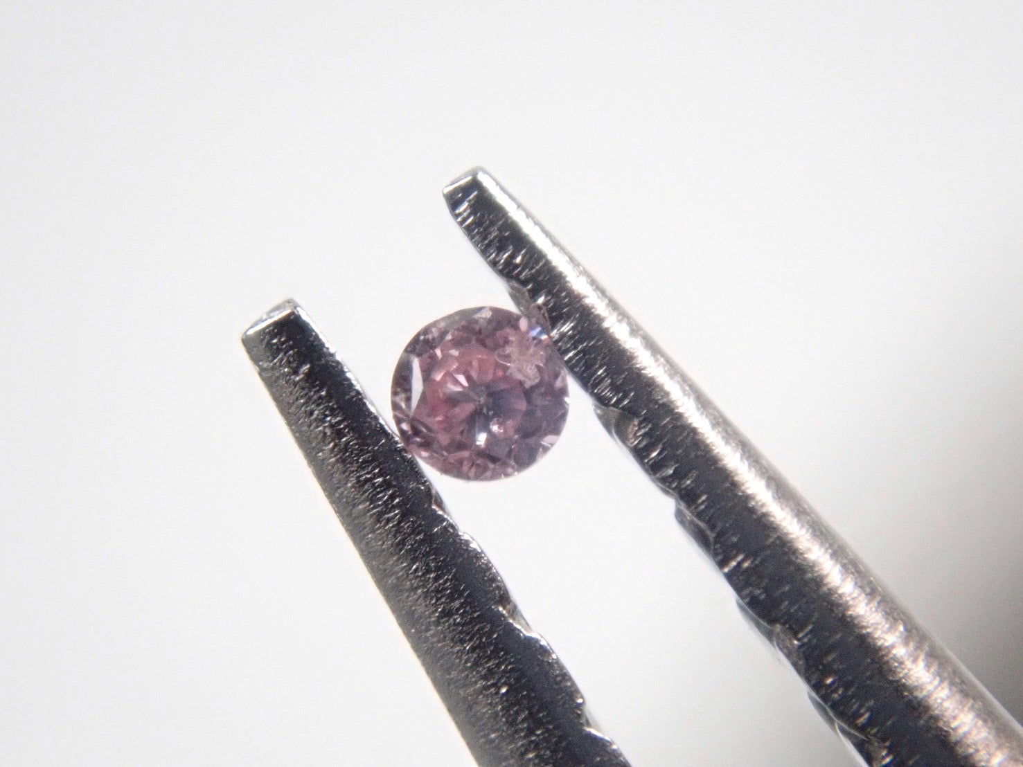 【12/19 22時販売】《限定10石》FANCYカラーやFANCY INTENSEカラーのピンクダイヤモンドメレ1石ルース(1.0mm,ラウンドカット)《複数購入割引有》