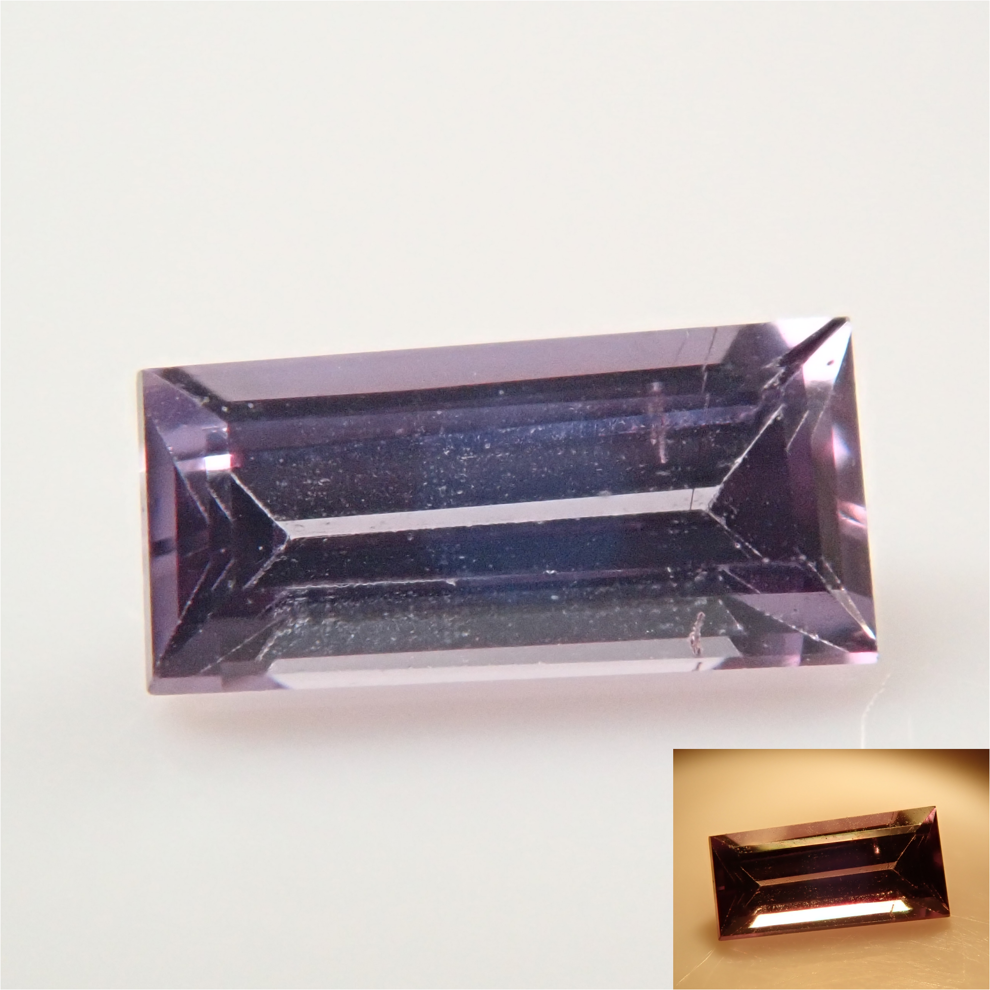 マダガスカル産ベキリーブルーガーネット（カラーチェンジガーネット