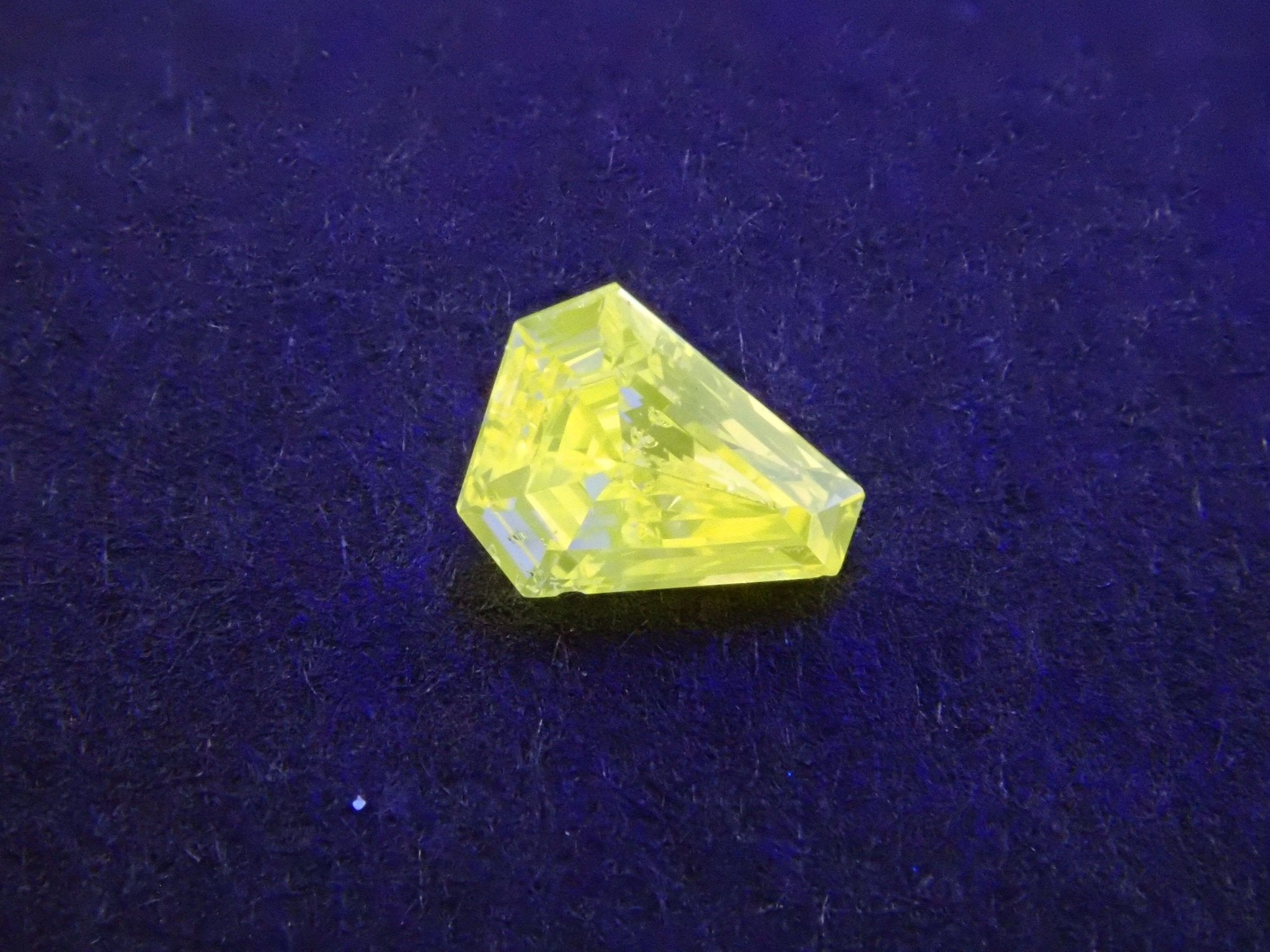イエローダイヤモンド 0.071ctルース(FANCY INTENSE ORANGY YELLOW, SI2) - KARATZ STORE|カラッツSTORE