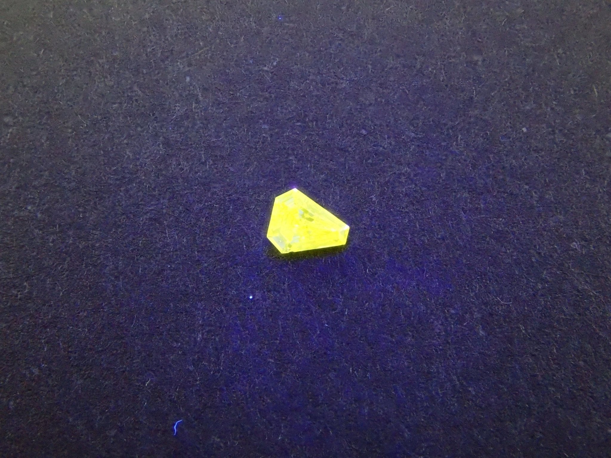 イエローダイヤモンド 0.071ctルース(FANCY INTENSE ORANGY YELLOW, SI2) - KARATZ STORE|カラッツSTORE
