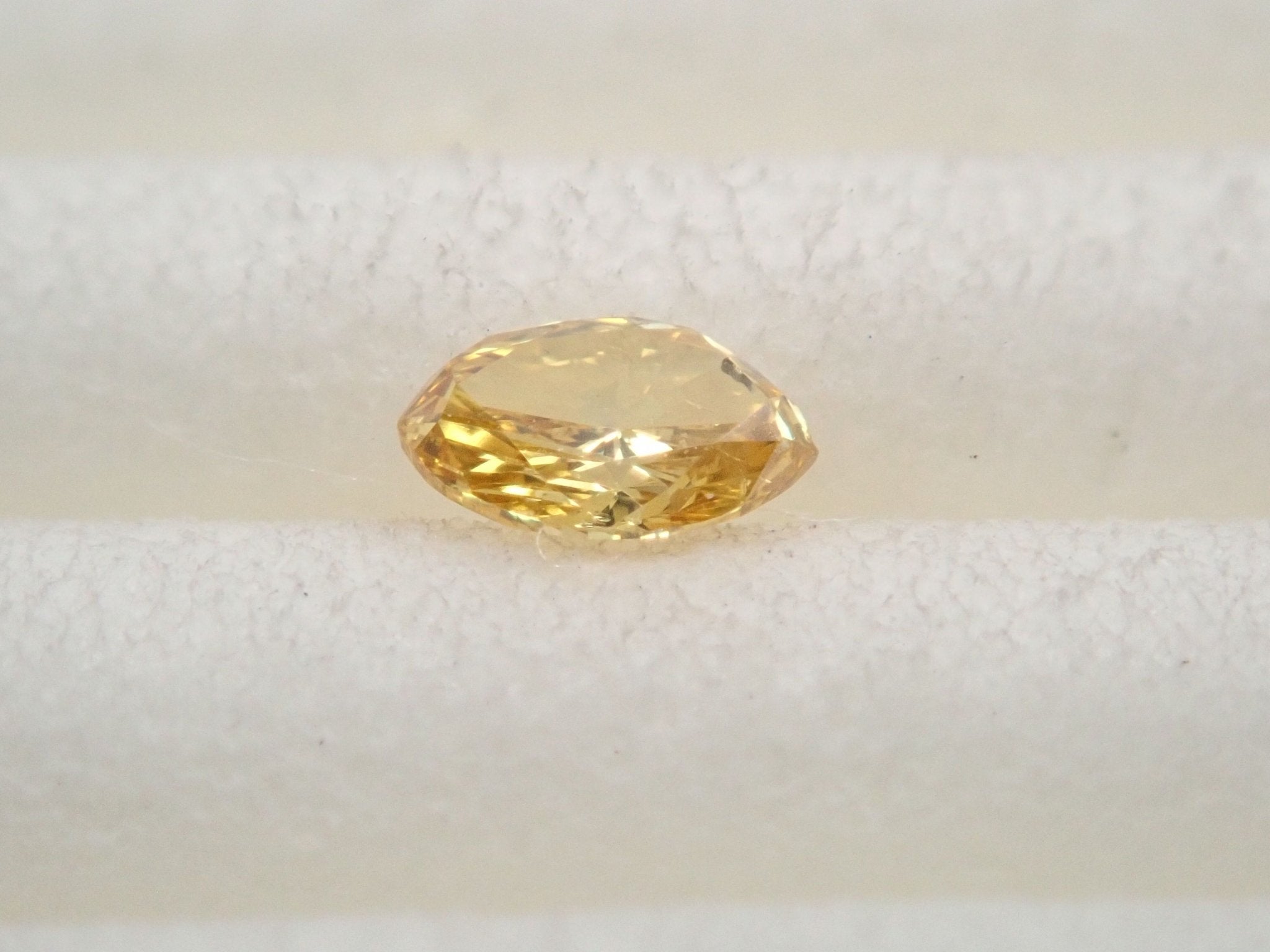 イエローダイヤモンド 0.081ctルース(FANCY DEEP YELLOW, SI2) - KARATZ STORE|カラッツSTORE