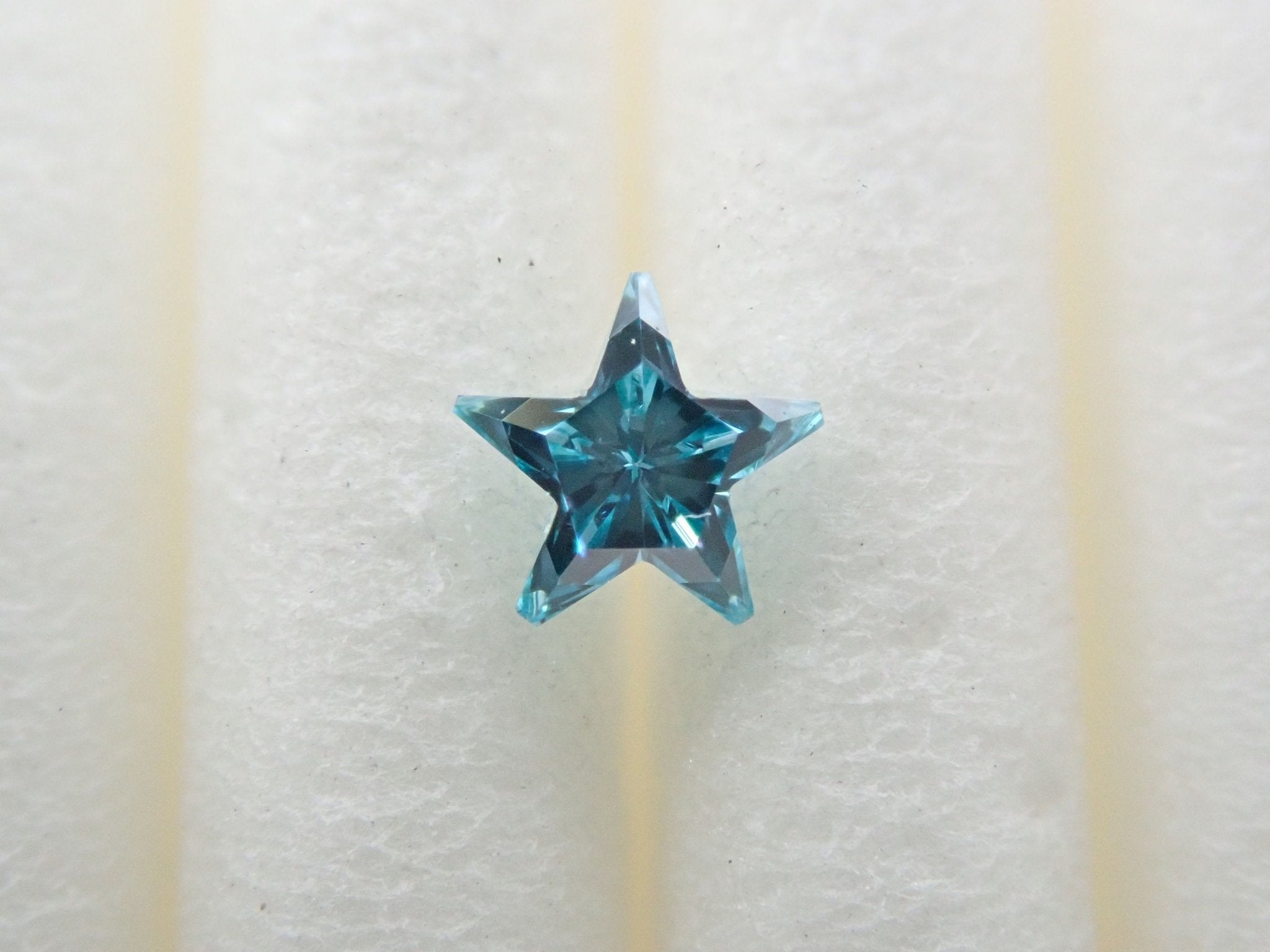 ブルーダイヤモンド (スターカット) 0.094ctルース(Treted FANCY INTENSE GREEN BLUE, VS1) - KARATZ STORE|カラッツSTORE