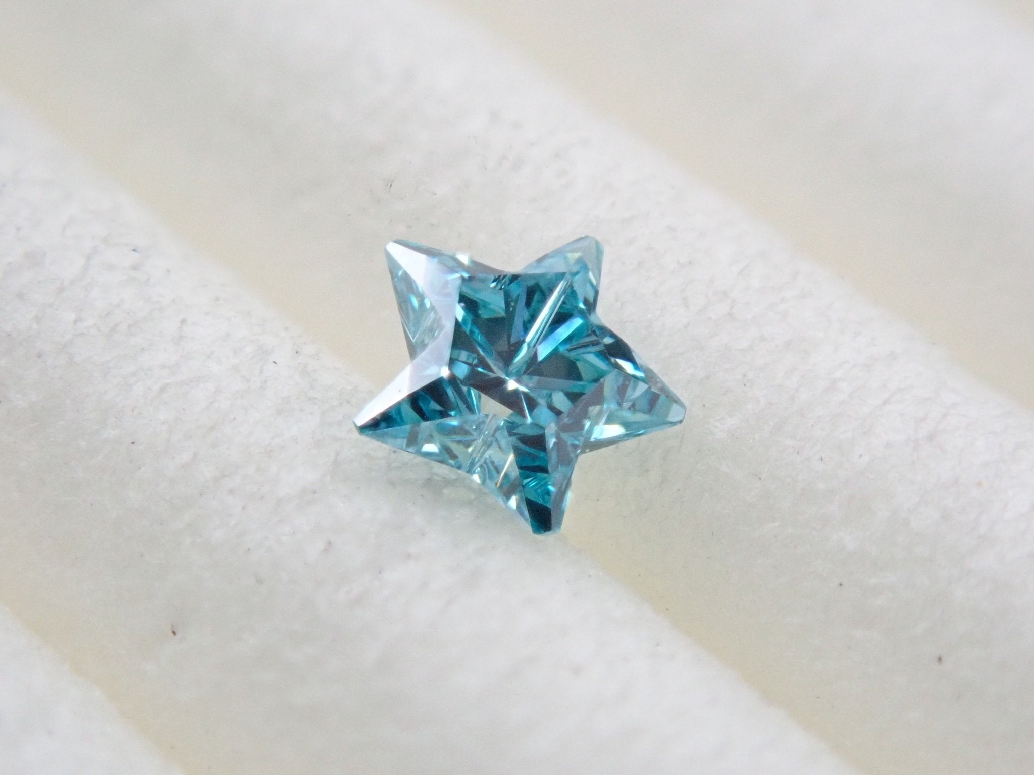 ブルーダイヤモンド (スターカット) 0.094ctルース(Treted FANCY INTENSE GREEN BLUE, VS1) - KARATZ STORE|カラッツSTORE