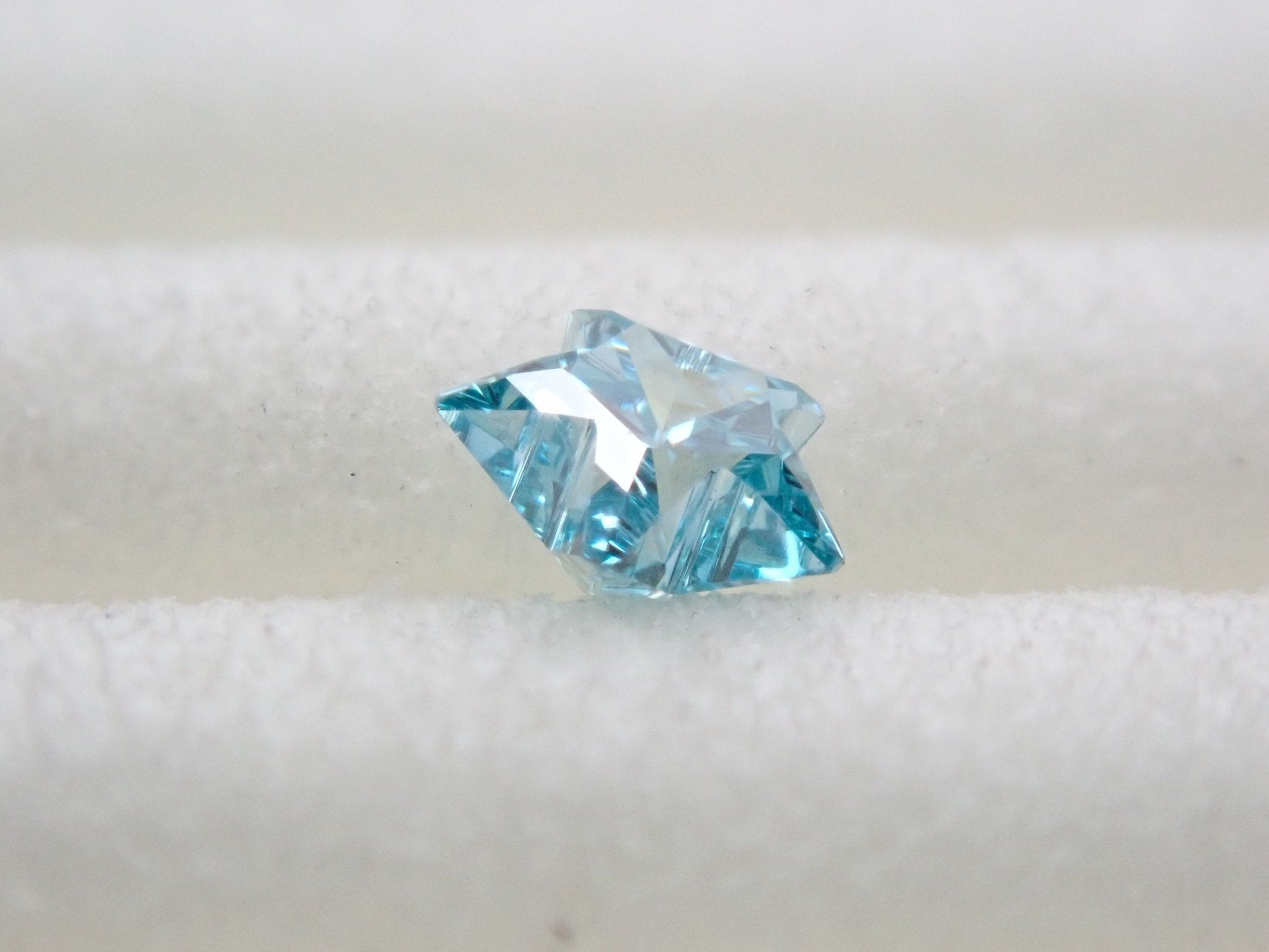 ブルーダイヤモンド (スターカット) 0.094ctルース(Treted FANCY INTENSE GREEN BLUE, VS1) - KARATZ STORE|カラッツSTORE