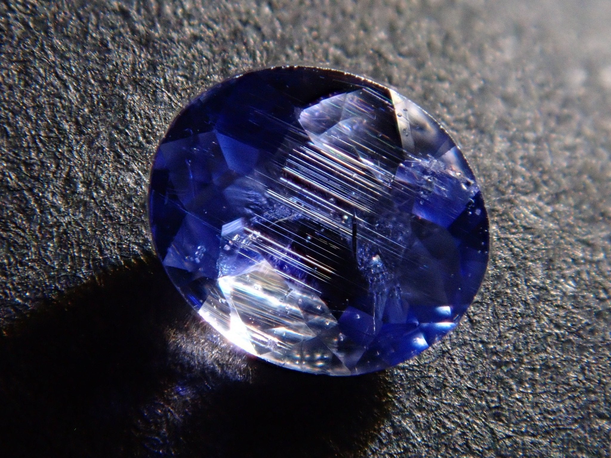 デュモルチェライト 0.15ctルース(単結晶) - KARATZ STORE|カラッツSTORE