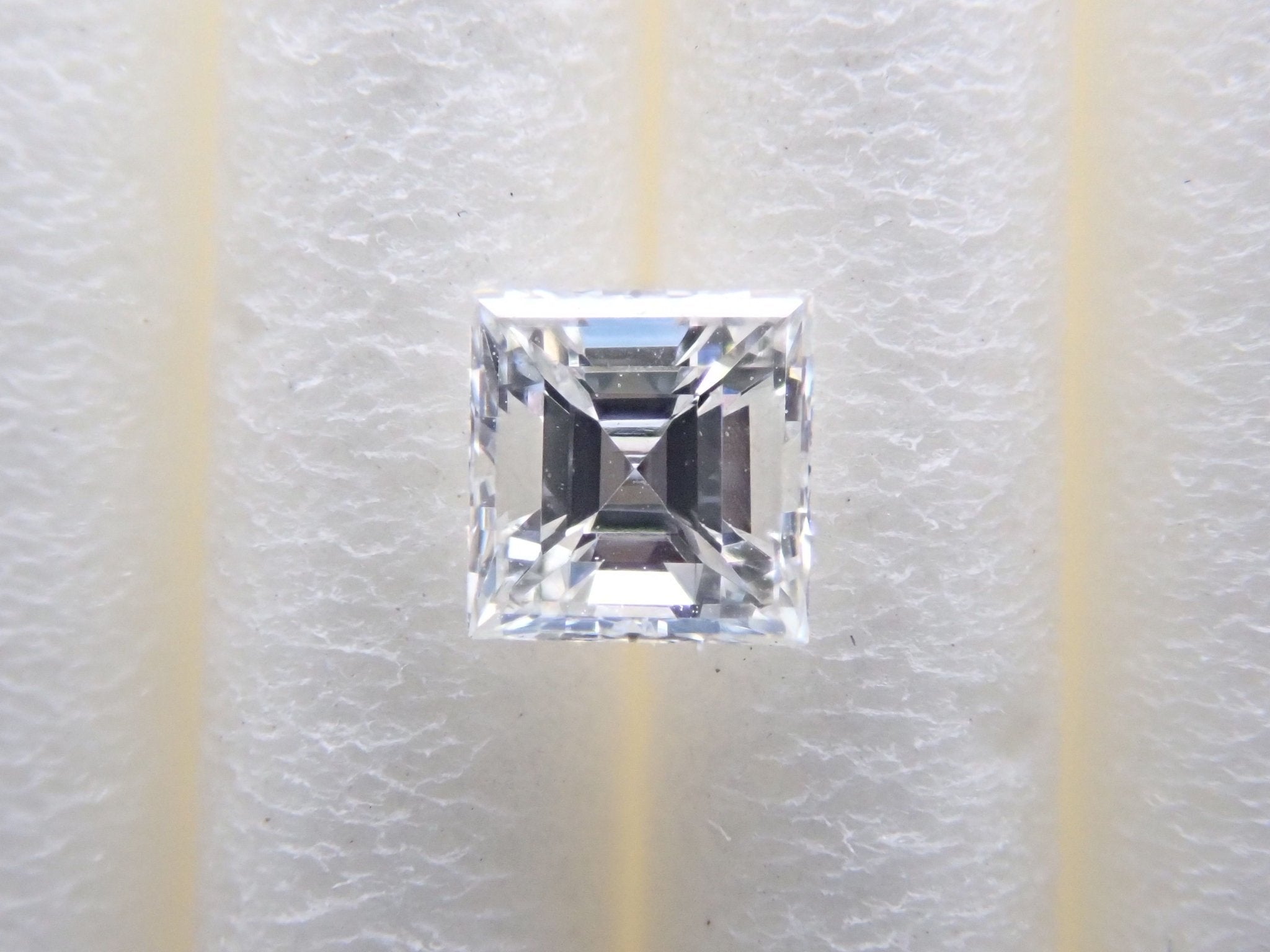 ダイヤモンド 0.167ctルース(G, VS2バケットカット) – カラッツSTORE
