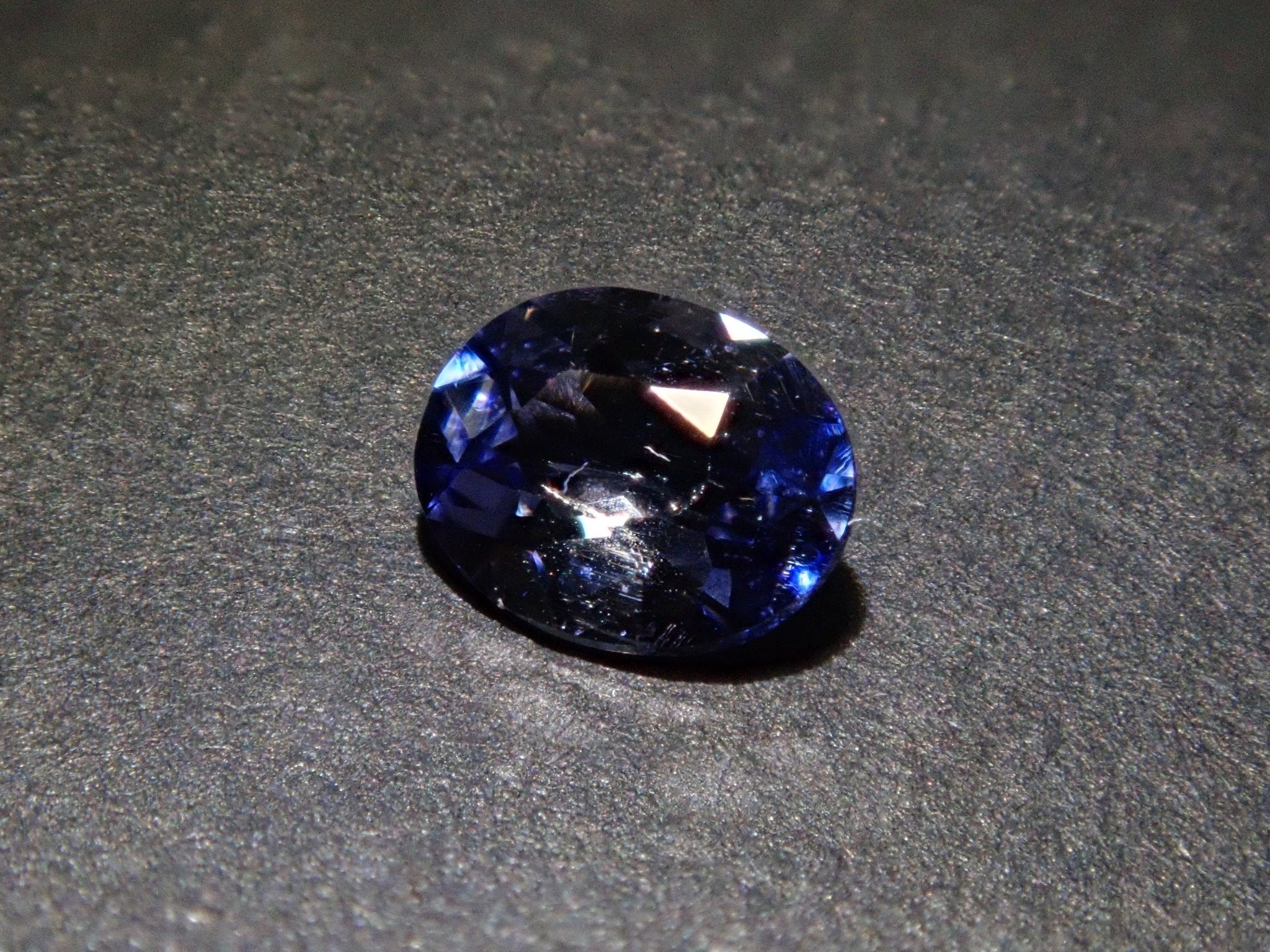 デュモルチェライト 0.18ctルース(単結晶) - KARATZ STORE|カラッツSTORE