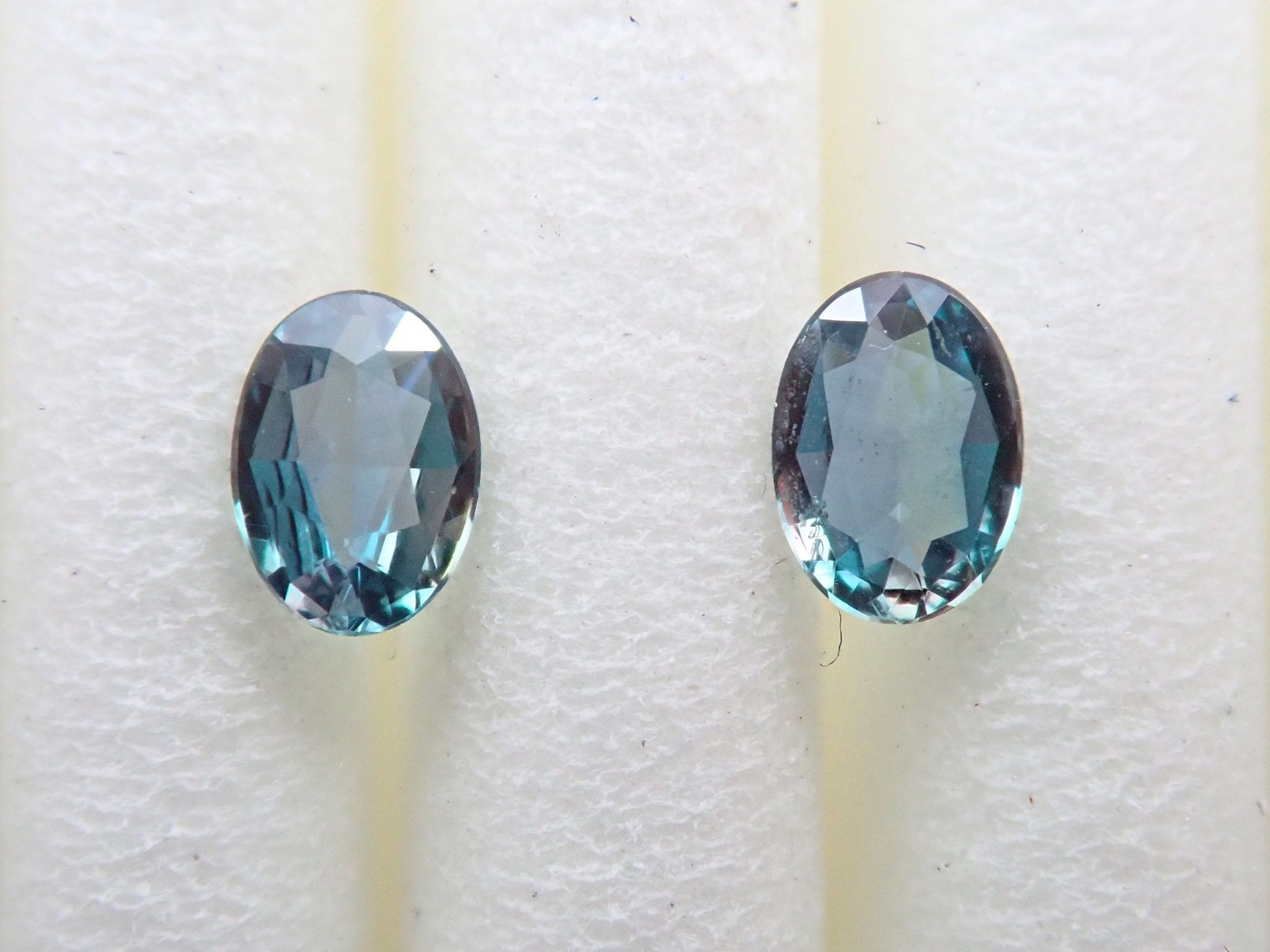 ブラジル産アレキサンドライト 0.24ctルースペア(0.12ct/0.12ct) - KARATZ STORE|カラッツSTORE