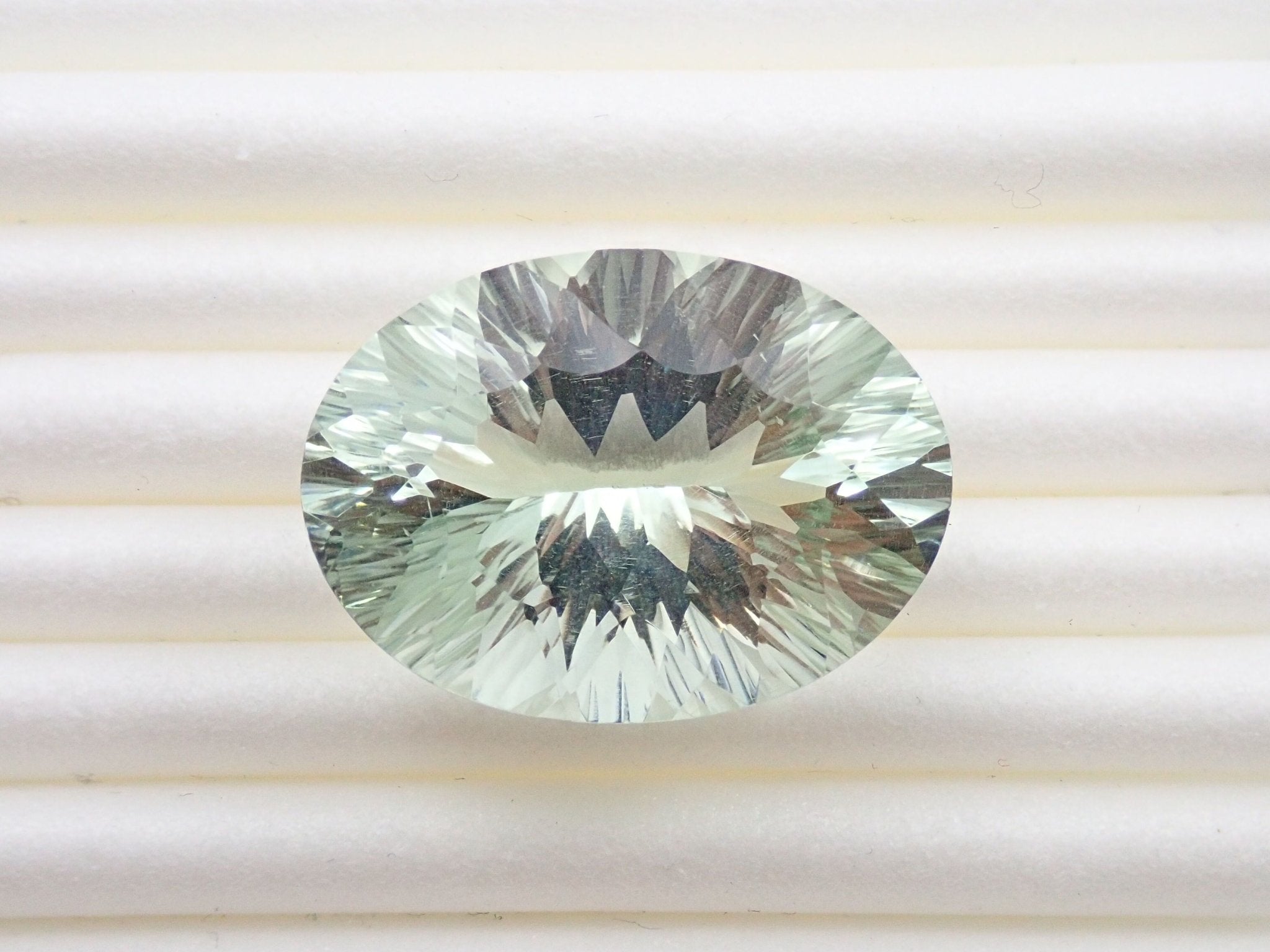 Green amethyst 10.680ct loose (concave cut)