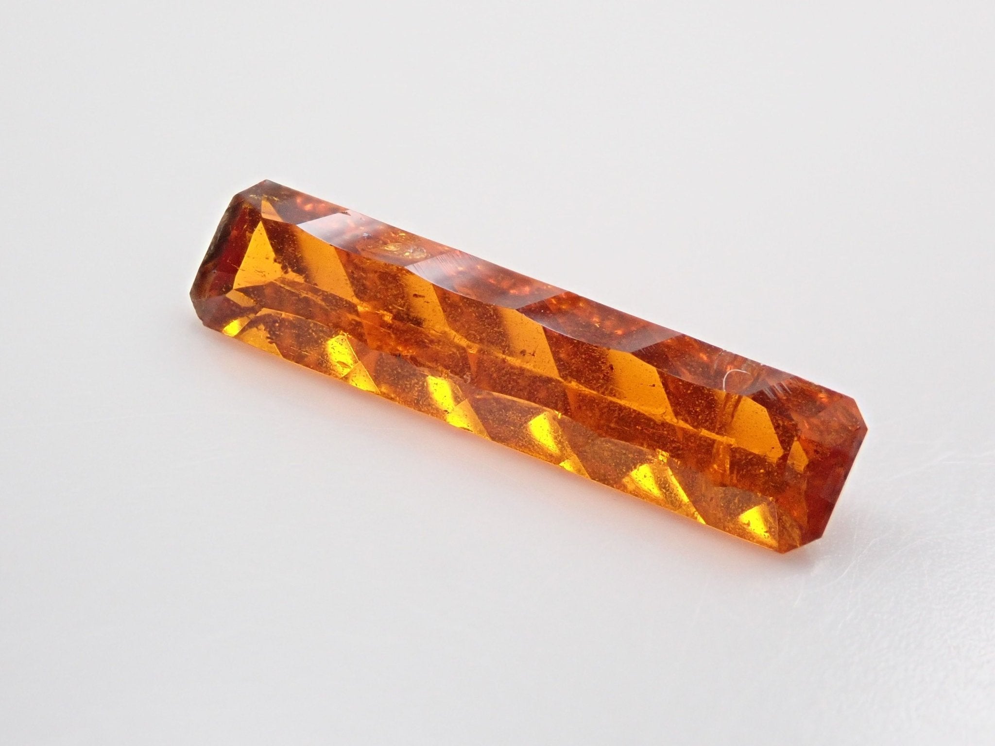 オレンジカイヤナイト 1.082ctルース – カラッツSTORE