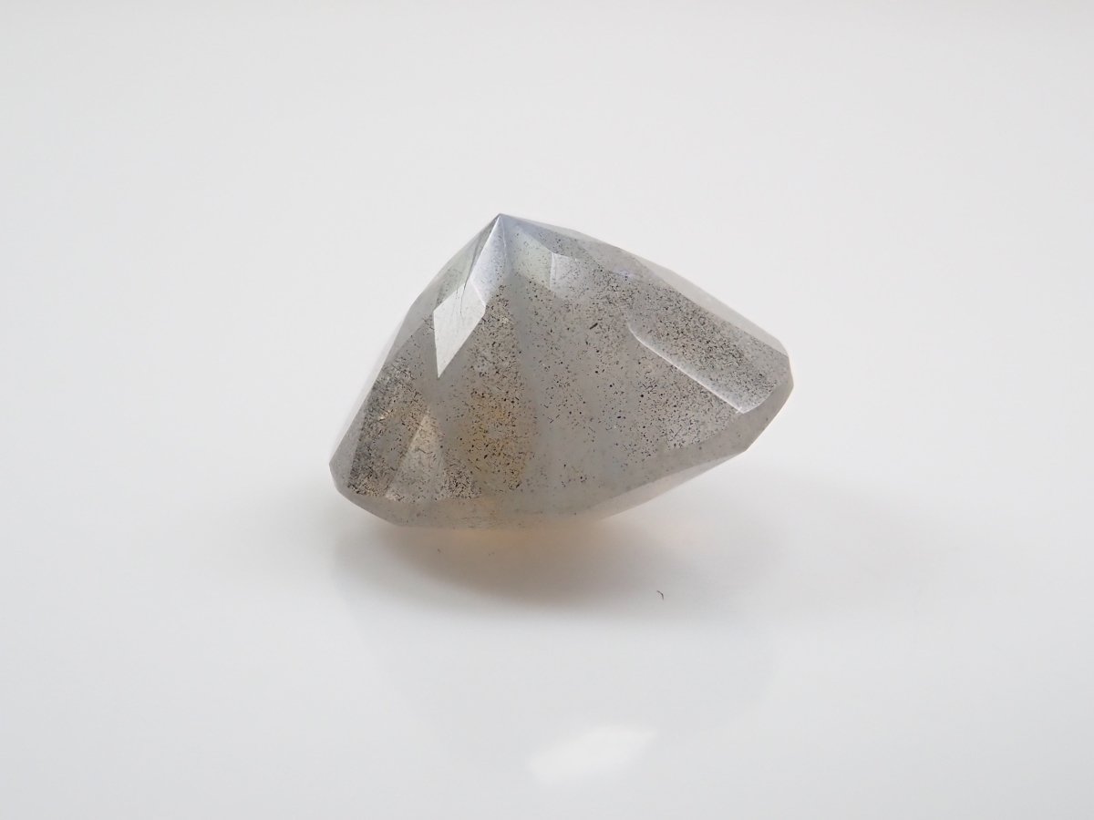 【カメリアカット】カナダ産ラブラドライト(通称名:ブルームーンストーン) 12mm/5.660ct《コラボ》ルース ワッペン付 - カラッツSTORE