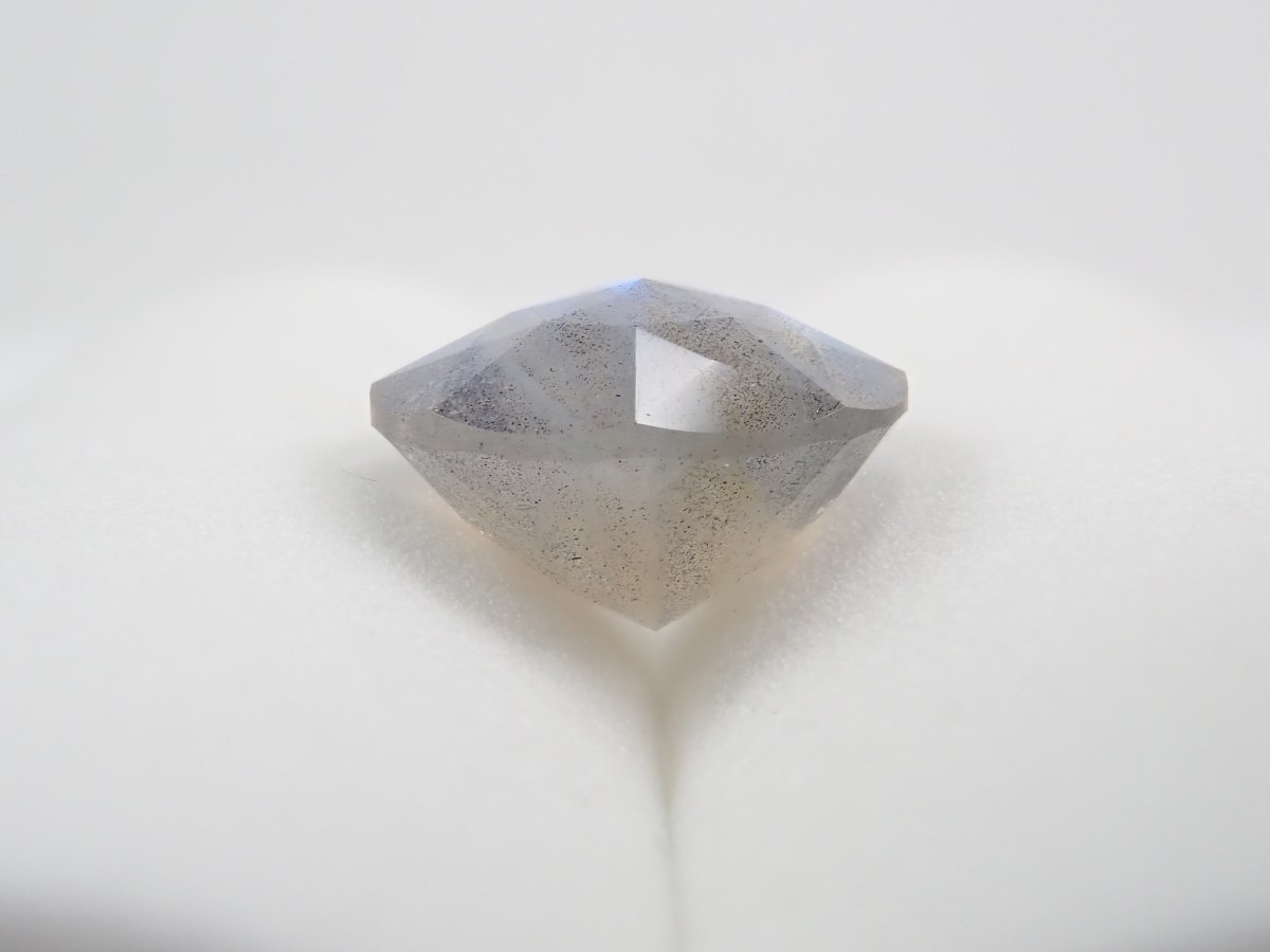 【カメリアカット】カナダ産ラブラドライト(通称名:ブルームーンストーン) 12mm/5.660ct《コラボ》ルース ワッペン付 - カラッツSTORE