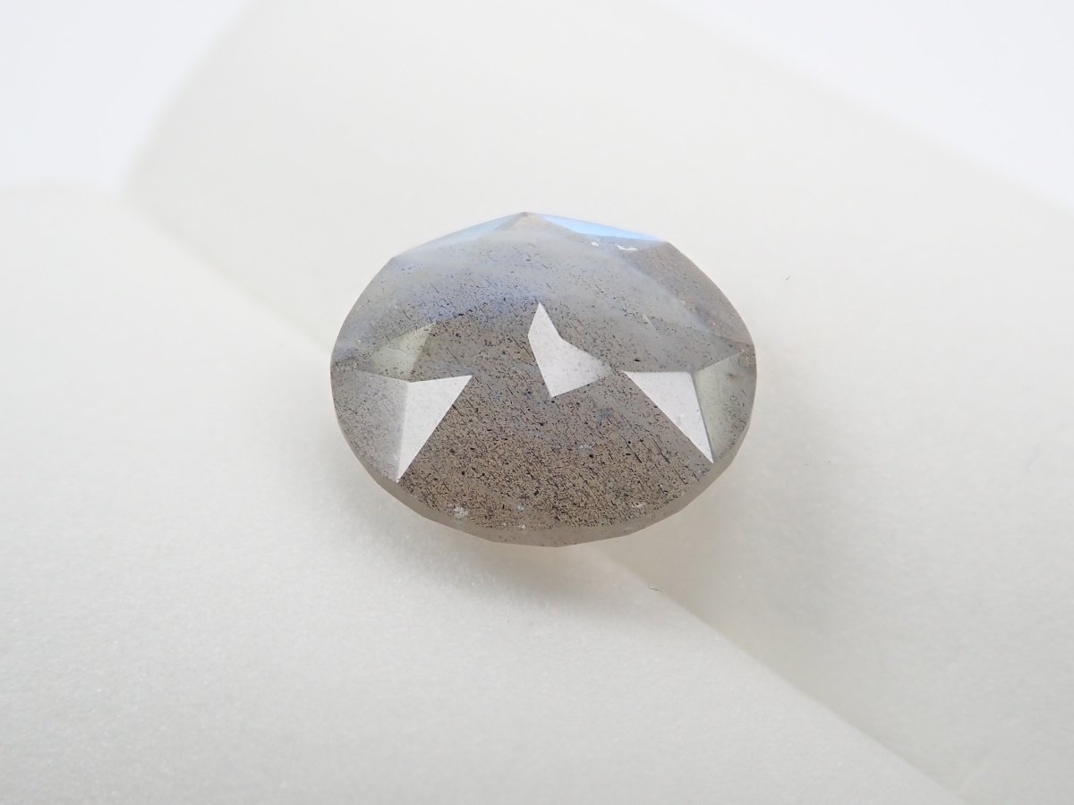 【カメリアカット】カナダ産ラブラドライト(通称名:ブルームーンストーン) 12mm/5.660ct《コラボ》ルース ワッペン付 - カラッツSTORE