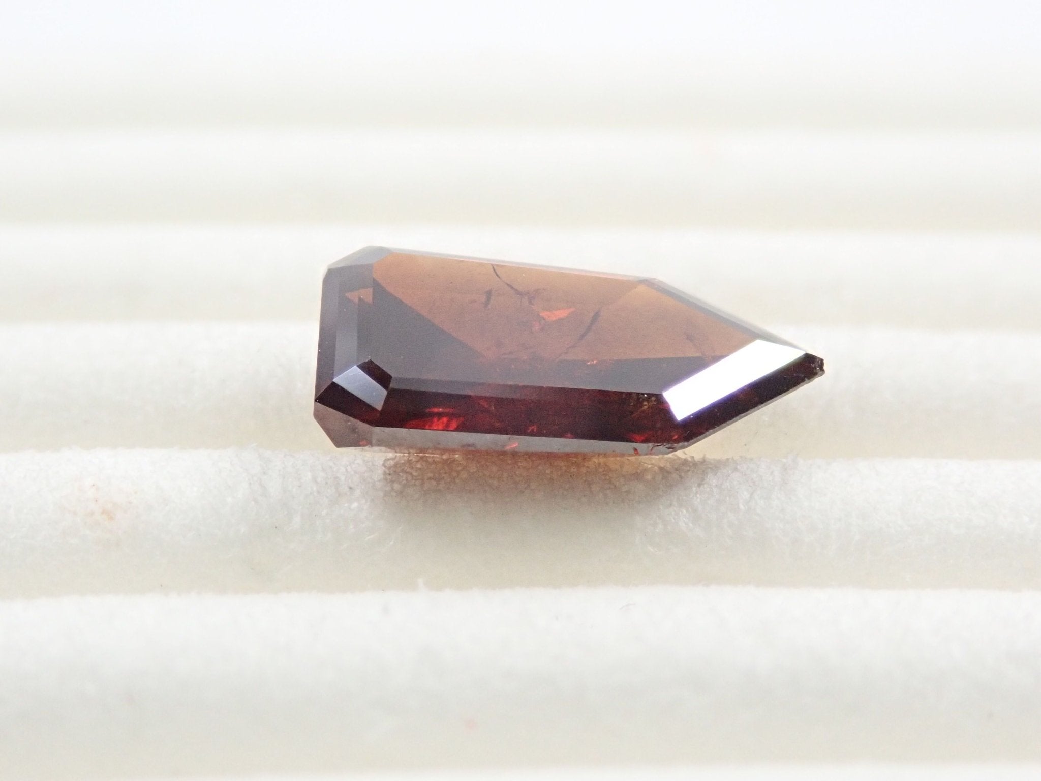 ブラウンダイヤモンド 1.334ctルース(FANCY DARK BROWN, I1) - KARATZ STORE|カラッツSTORE