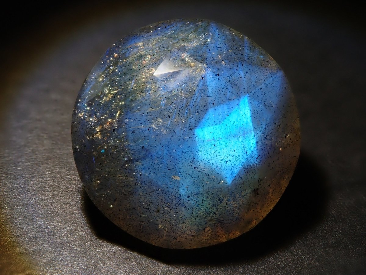 【カメリアカット】カナダ産ラブラドライト(通称名:ブルームーンストーン) 14mm/9.947ct《コラボ》ルース - カラッツSTORE
