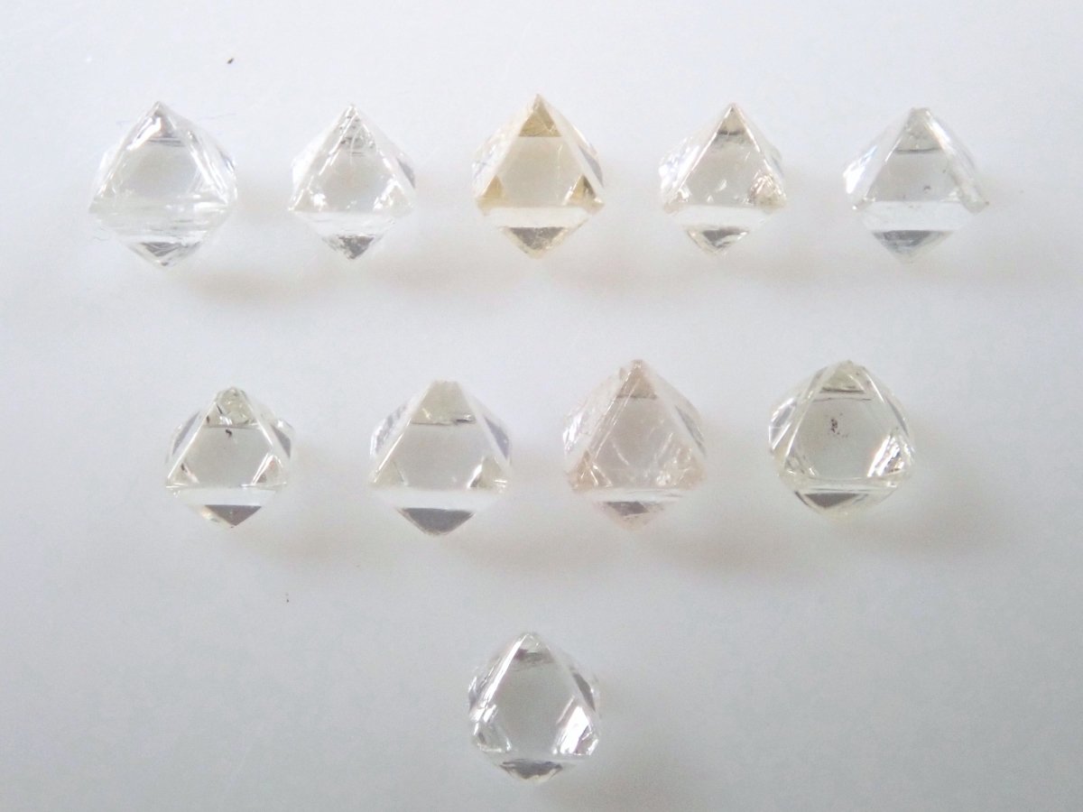 《残り4石》ジェムガチャ💎ジンバブエ産ソーヤブルダイヤモンド1石(正八面体,VS~SIクラス相当) - カラッツSTORE