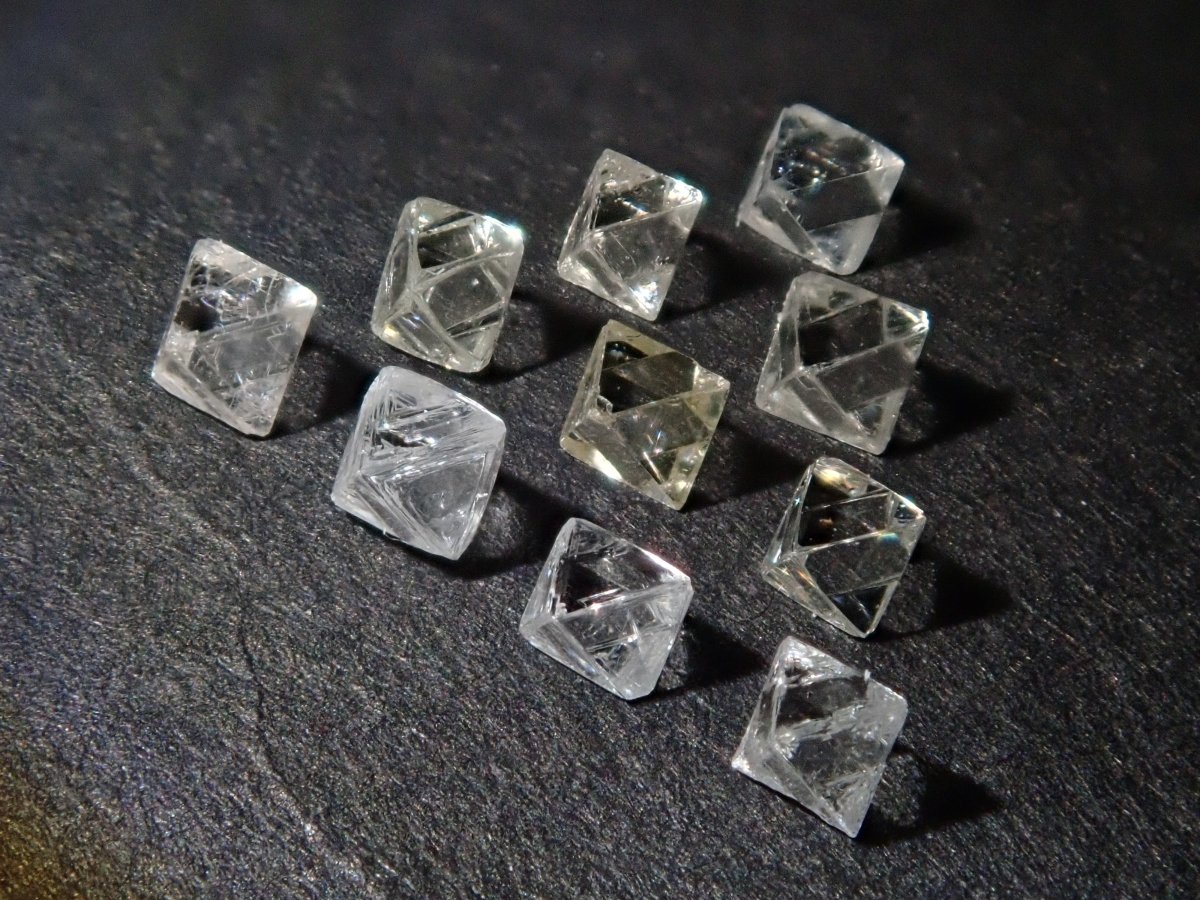 《残り4石》ジェムガチャ💎ジンバブエ産ソーヤブルダイヤモンド1石(正八面体,VS~SIクラス相当) - カラッツSTORE