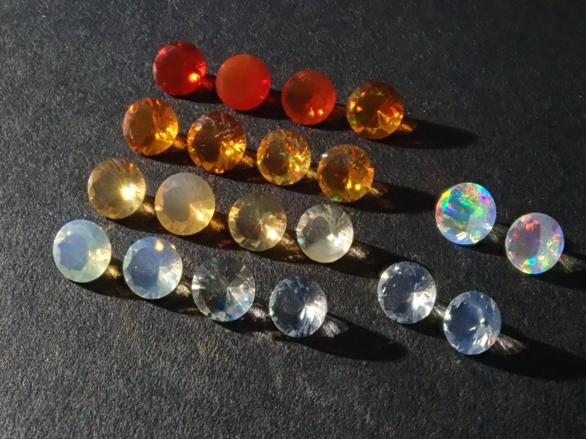 【5/21 22時販売】【KEN氏】 メキシコ産オパール1石(約3.5mm)《複数購入割引有》 - カラッツSTORE