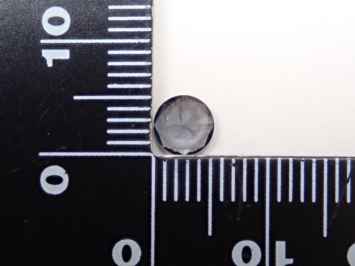 【さくらインカット】グレースピネル 5.5mmルース ワッペン付(プラチナスピネル) - カラッツSTORE