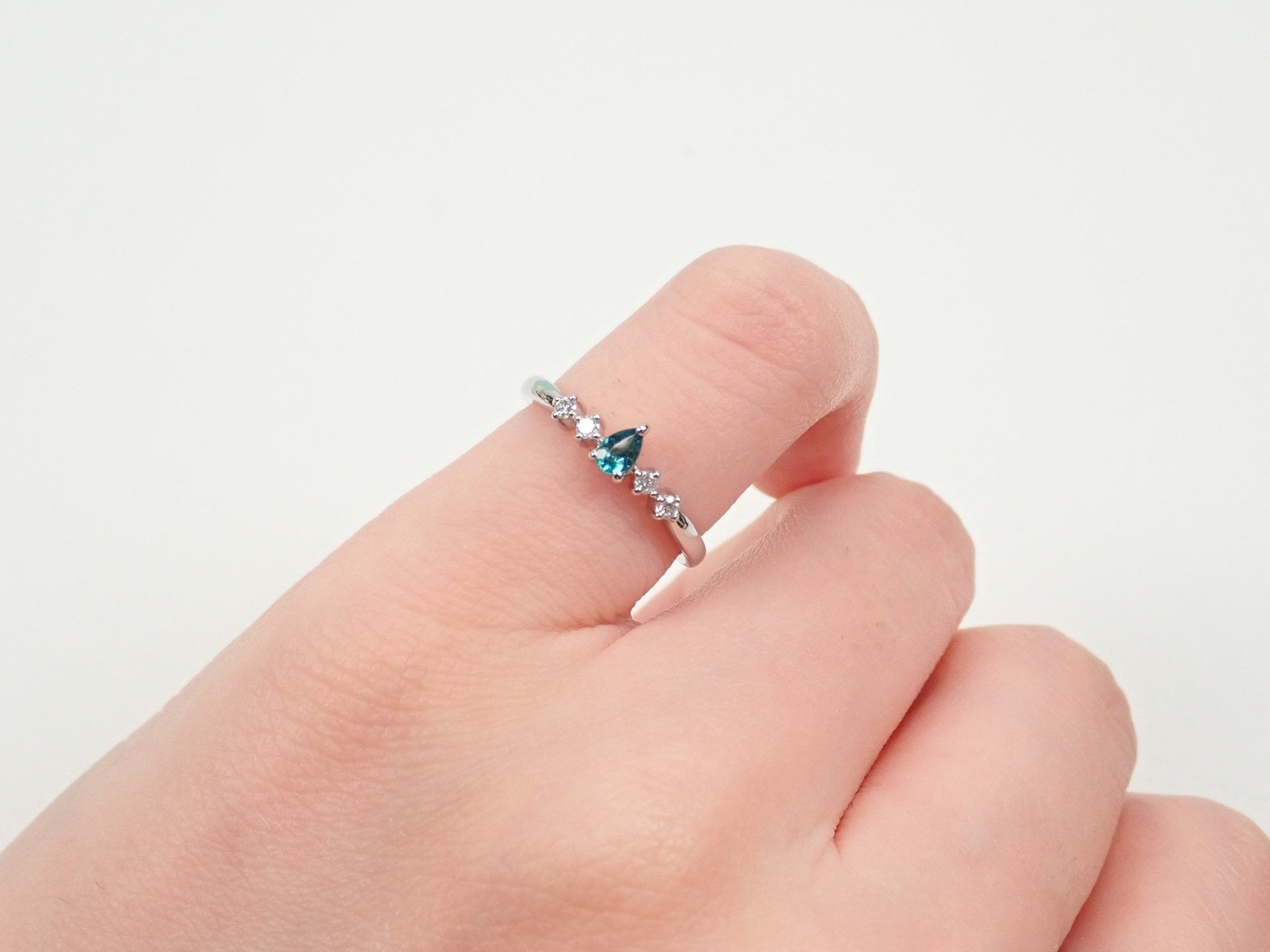 【7/3 22時公開】Pt950ブラジル産パライバトルマリン0.08ct リング(ピンキーリング) - KARATZ STORE|カラッツSTORE