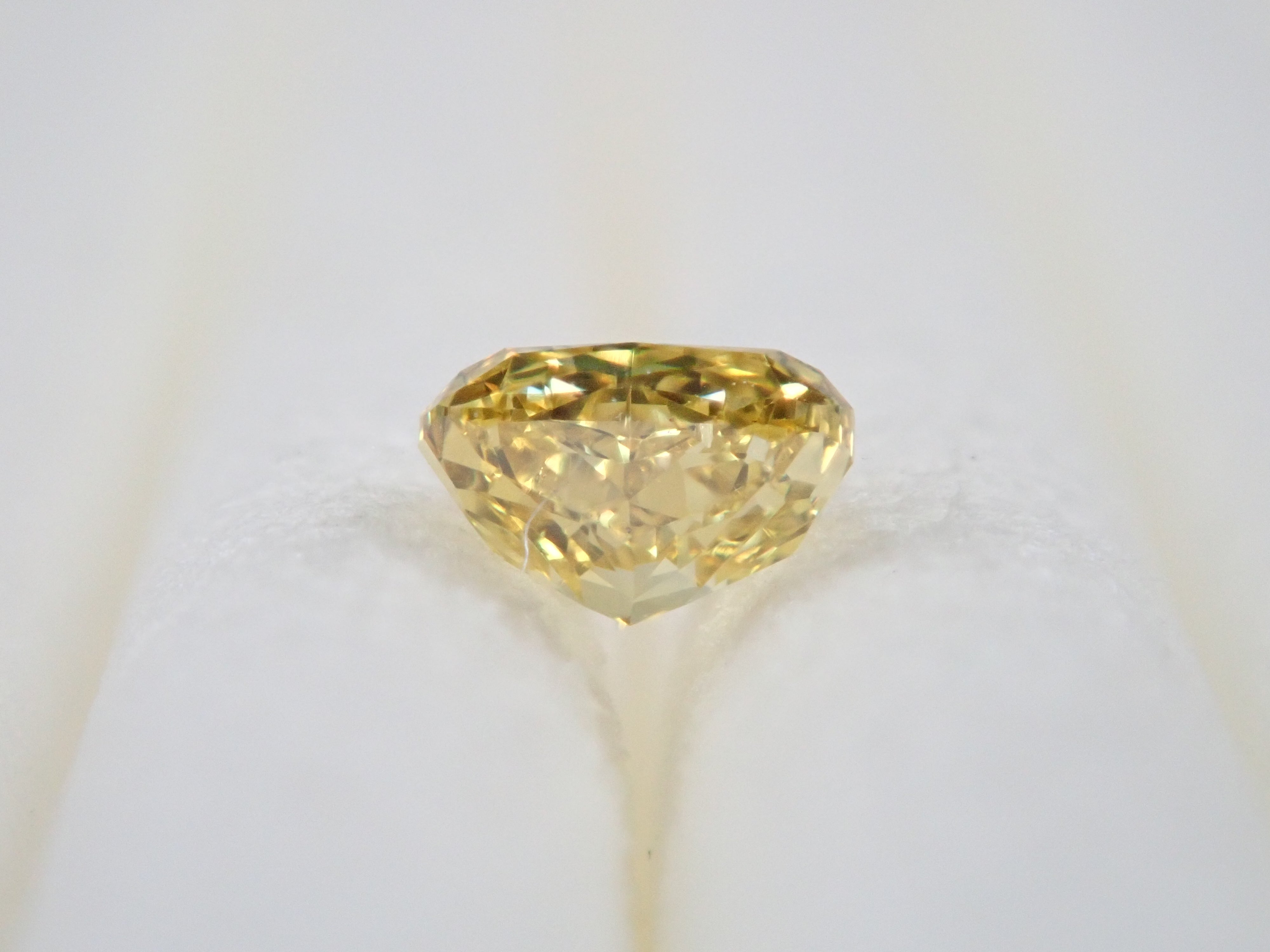 ファンシーインテンスイエローダイヤモンド 0.126ctルース(FANCY INTENSE YELLOW, SI-1)