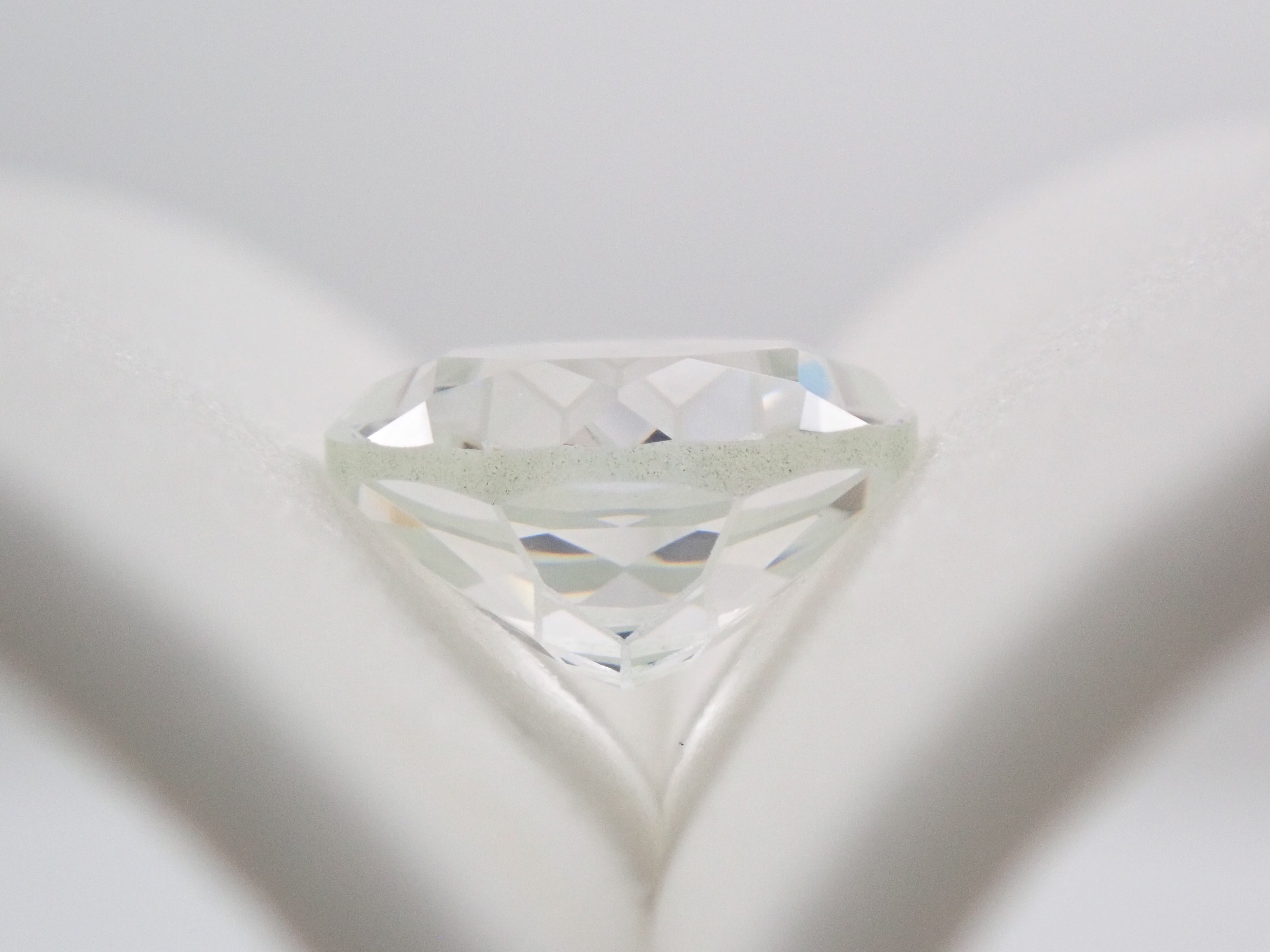 【ダンデライオンカット】YAG(イットリウムアルミニウムガーネット) 9mm/4.121ct《コラボ》ルース ワッペン付