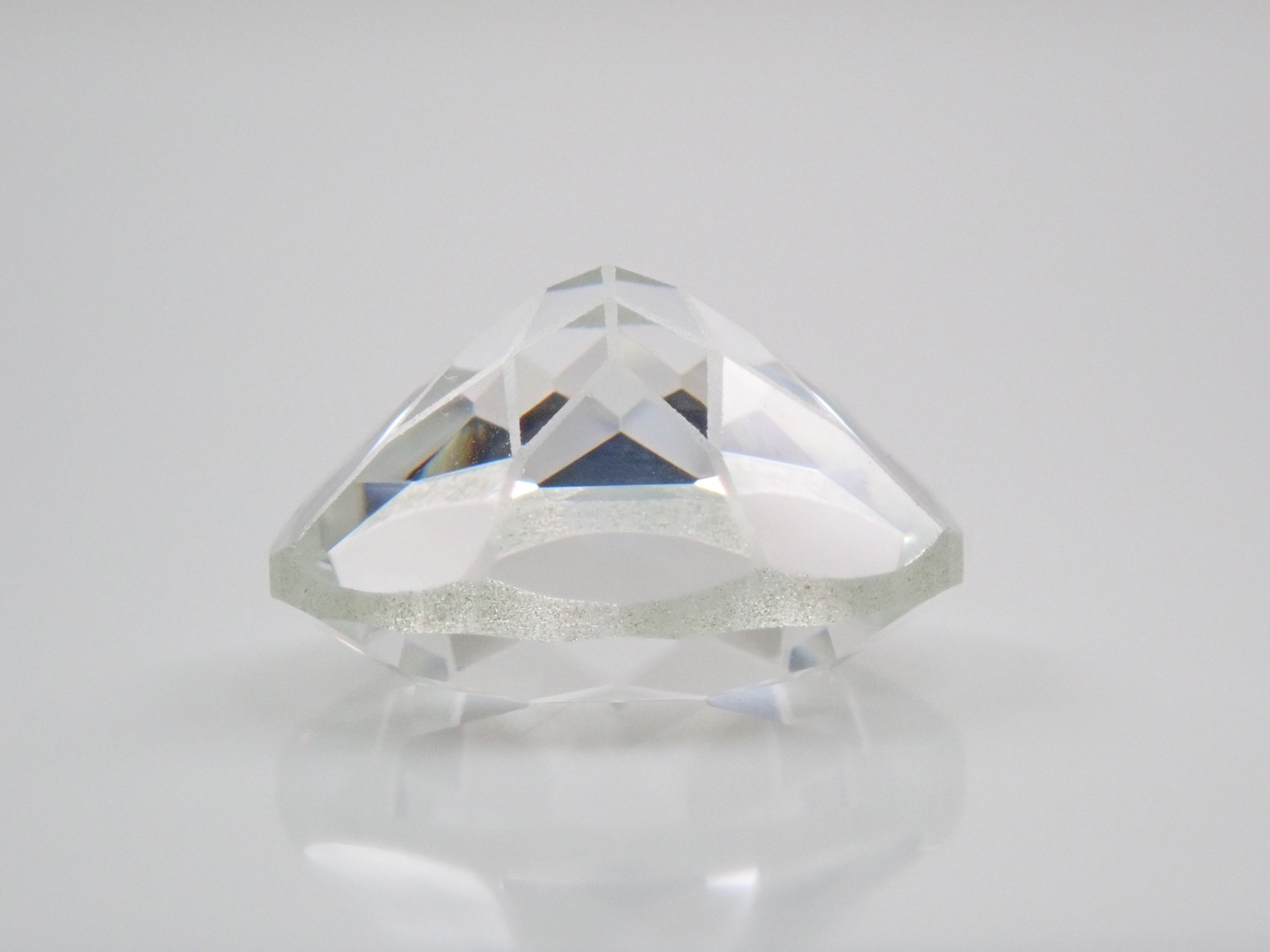 【ダンデライオンカット】YAG(イットリウムアルミニウムガーネット) 9mm/4.121ct《コラボ》ルース ワッペン付