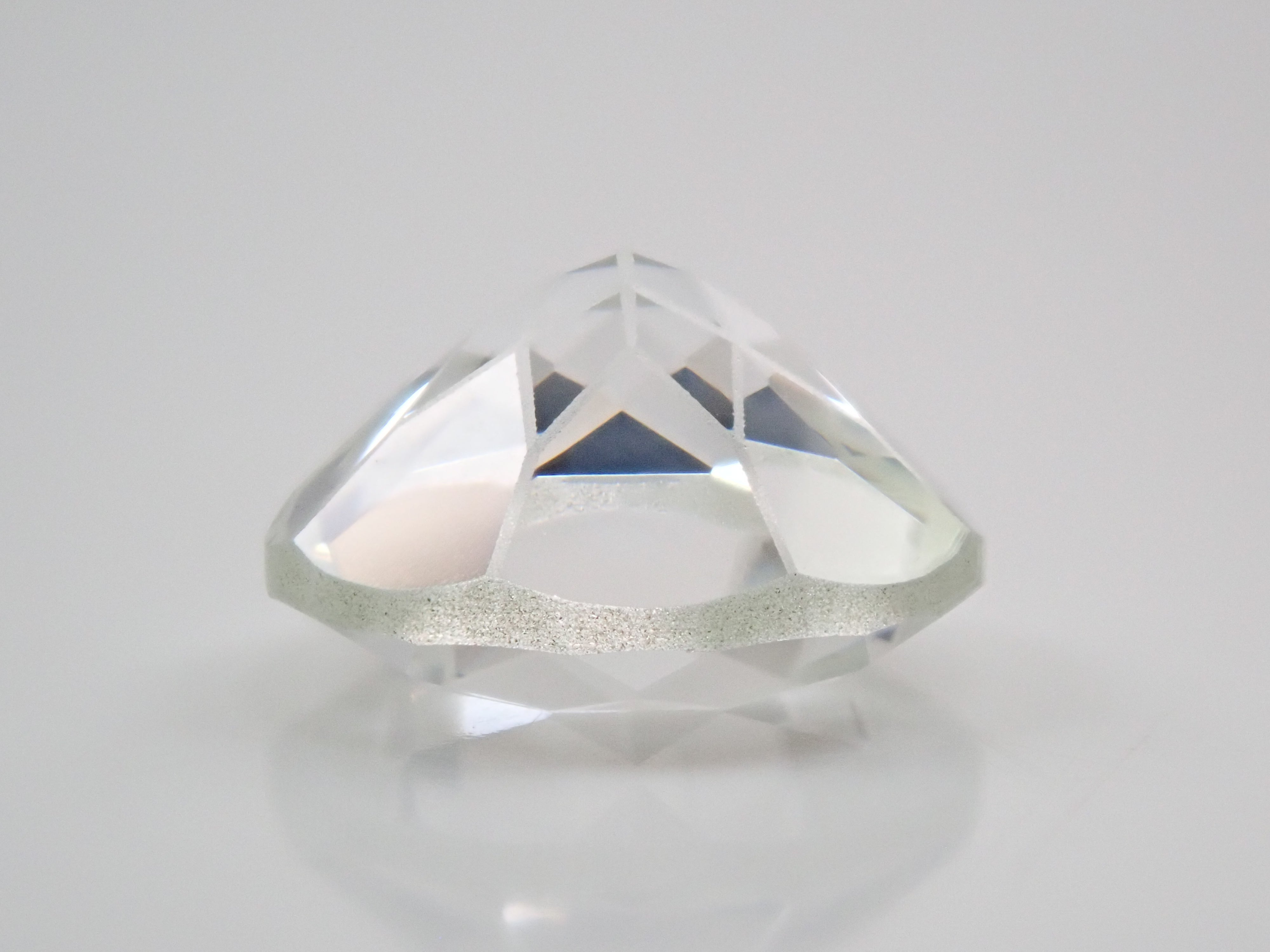 【ダンデライオンカット】YAG(イットリウムアルミニウムガーネット) 9mm/4.121ct《コラボ》ルース ワッペン付
