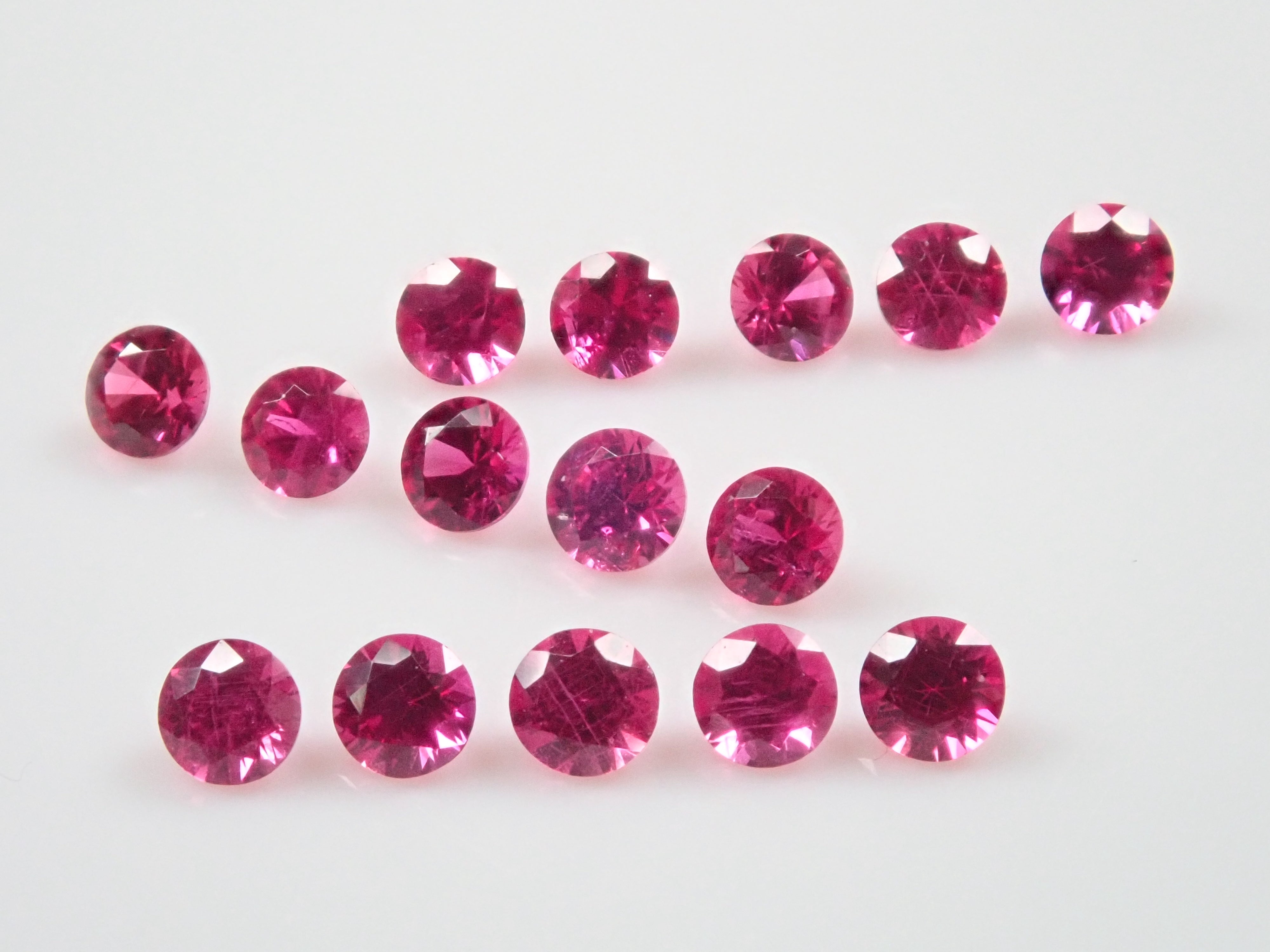 グリーンランド産ルビー 1石(ラウンドカット,2mm)