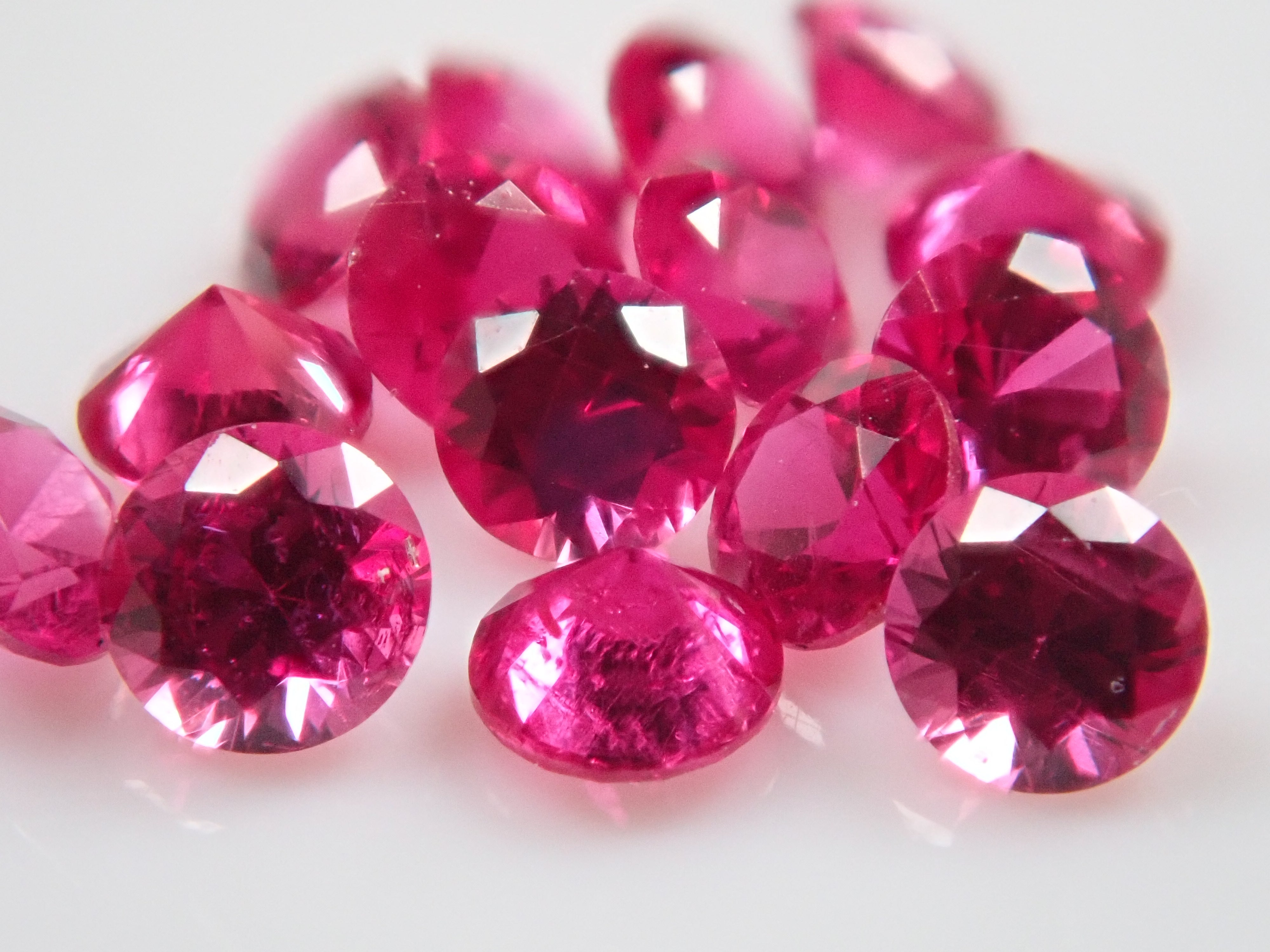 グリーンランド産ルビー 1石(ラウンドカット,2mm)