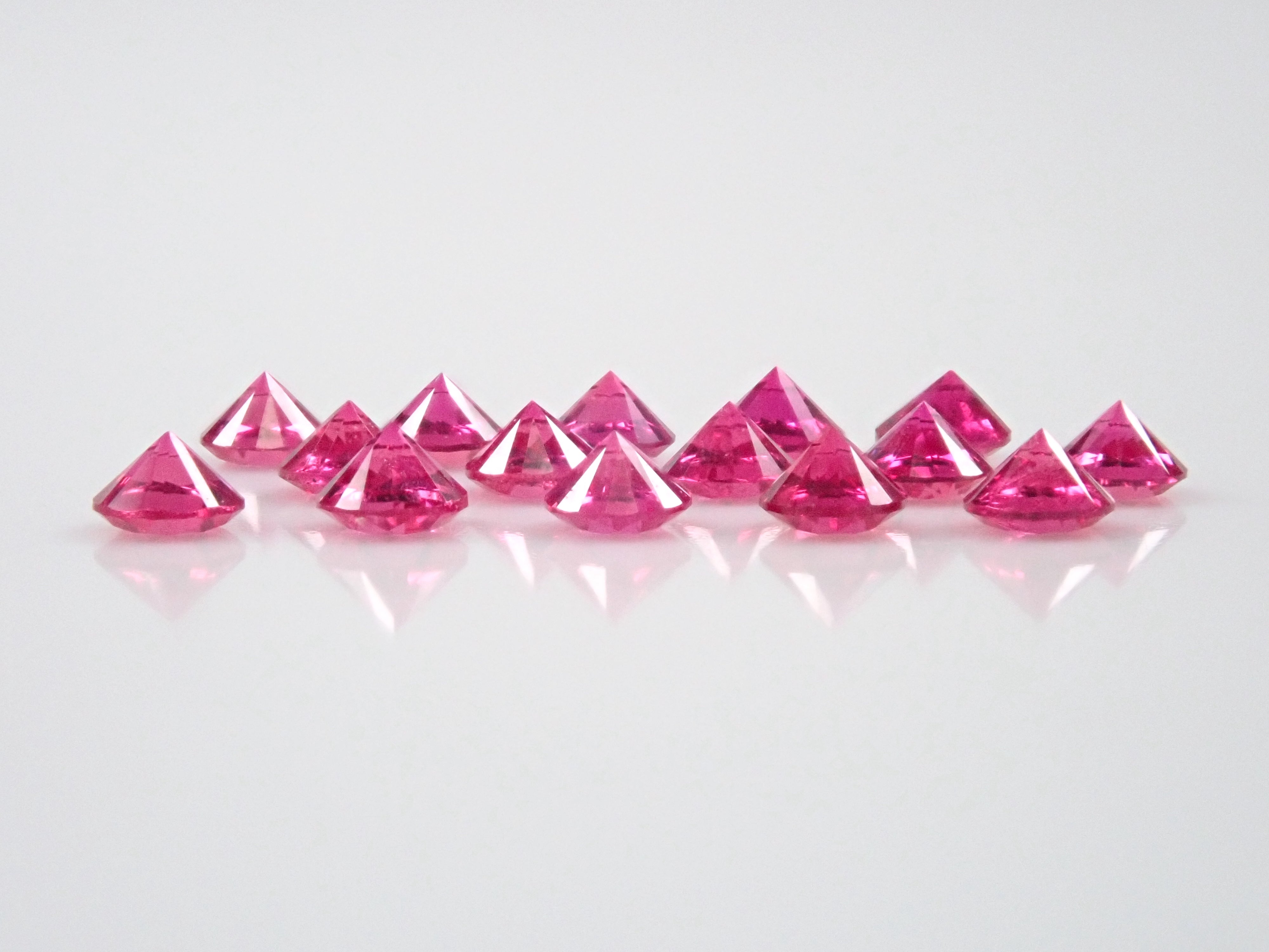 グリーンランド産ルビー 1石(ラウンドカット,2mm)